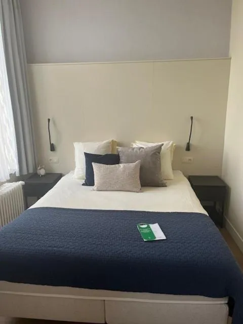Bed in Amaryllis Hotel Veurne