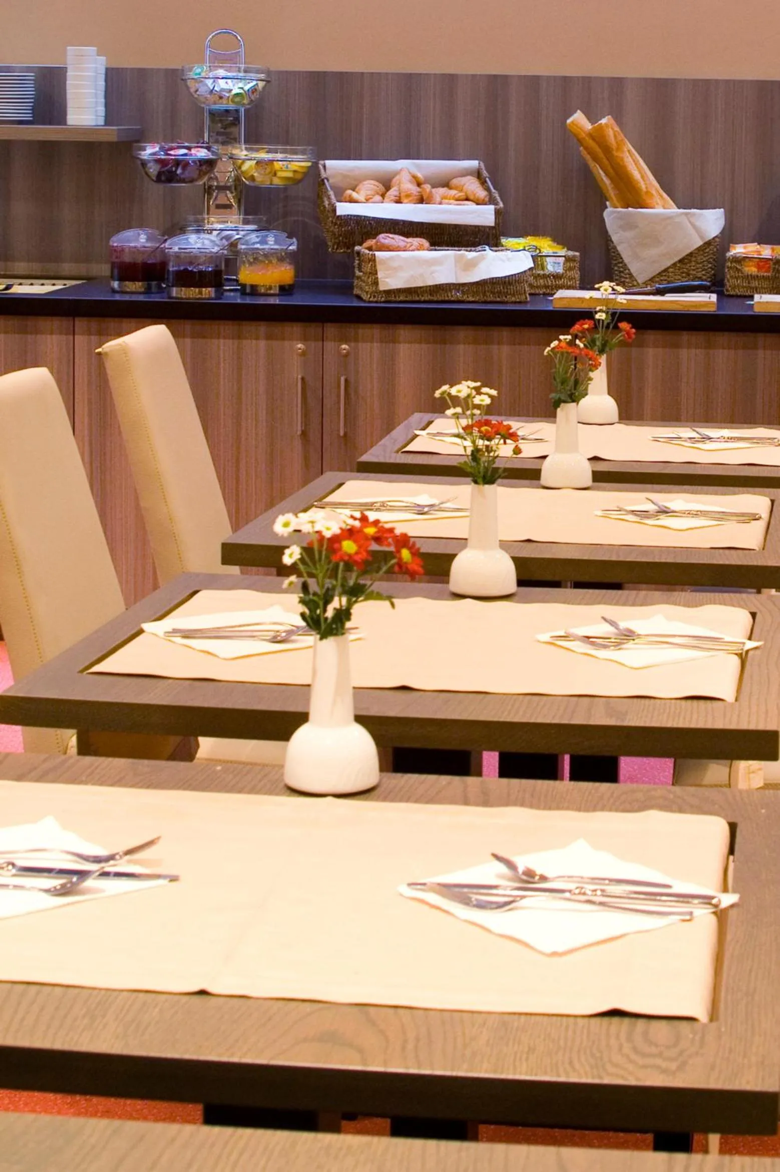 Restaurant/places to eat in Atlas Hotel Brussels