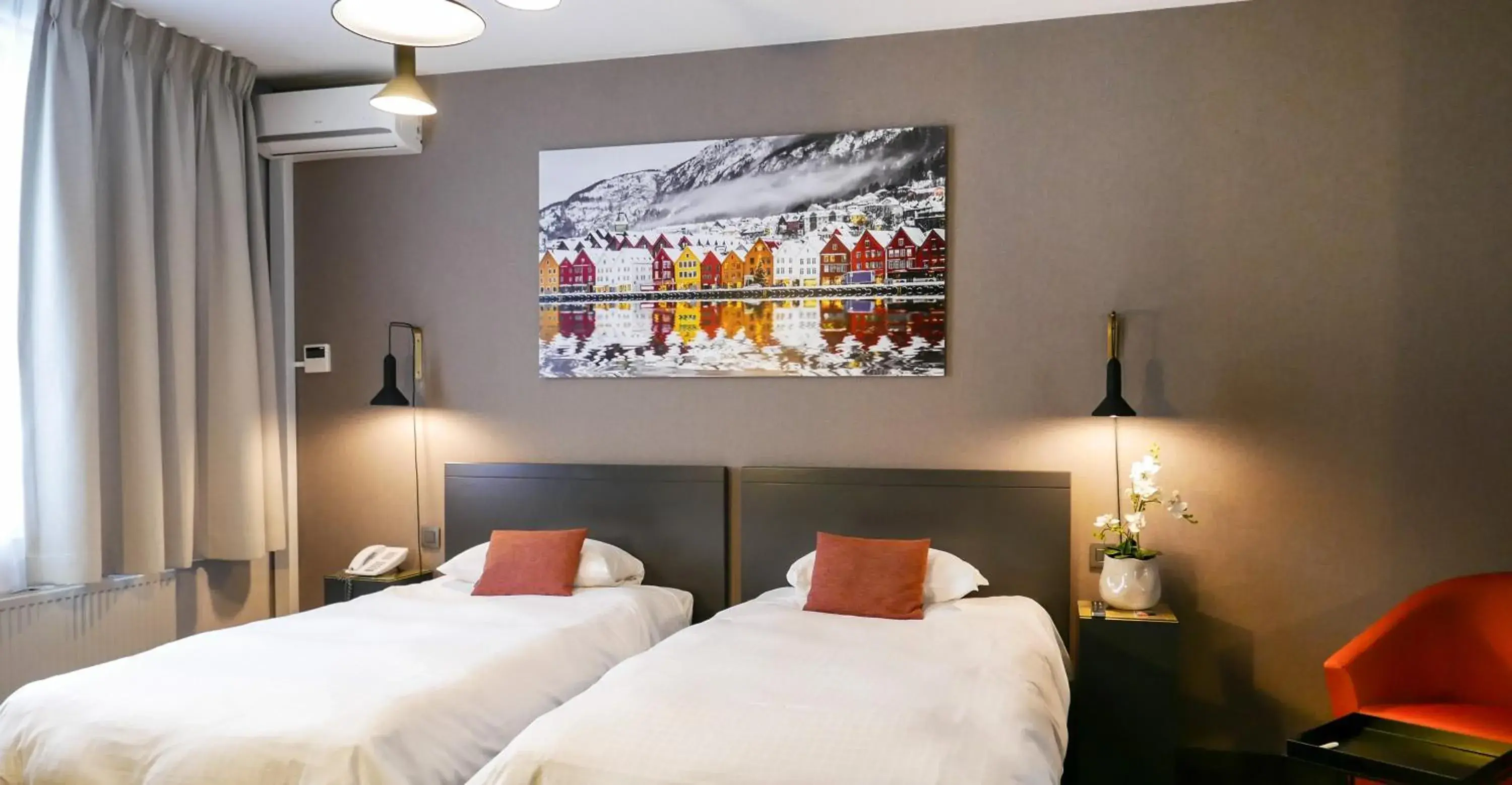 Photo of the whole room, Bed in Atlas Hotel Brussels Photo of the whole room, Bed in Atlas Hotel Brussels