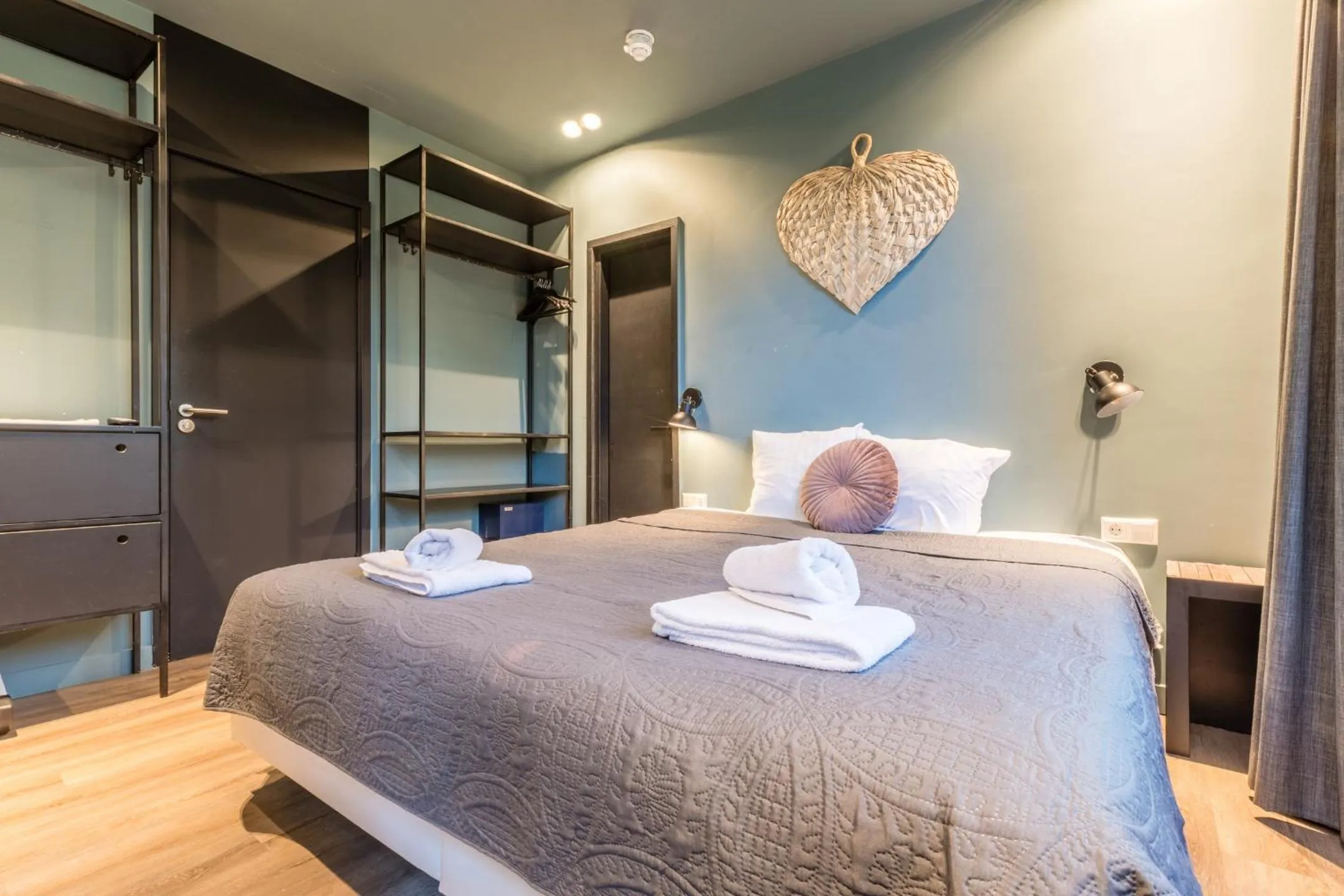 Bed in Hotel Zee Bergen