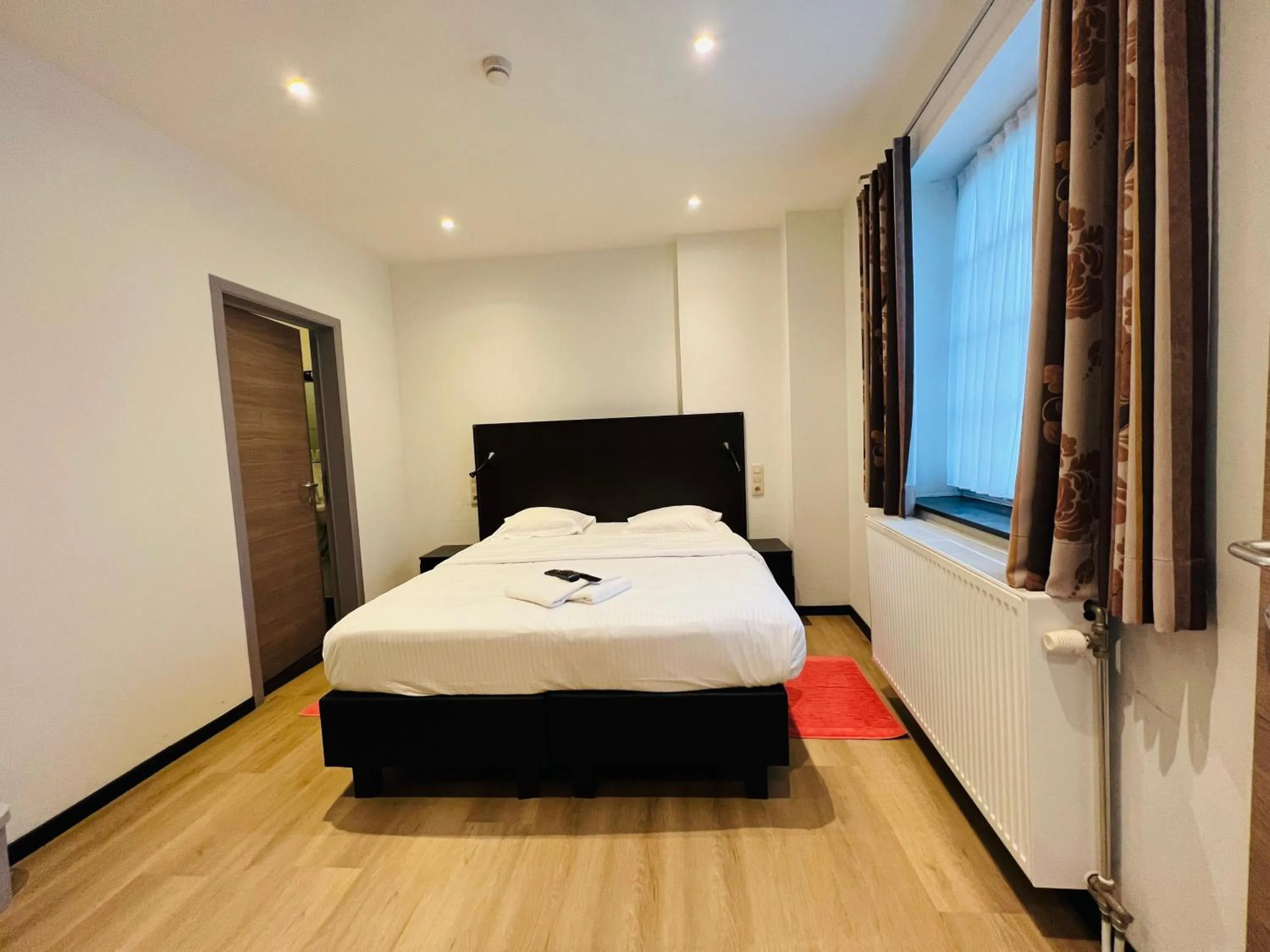 Property building, Bed in Parkhotel Gent Centrum