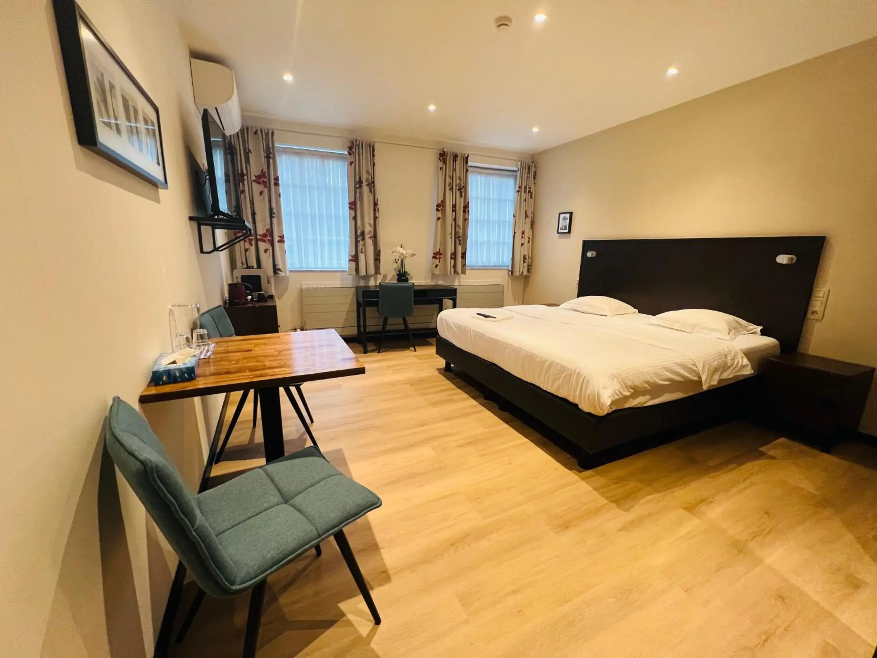 Comfort Double Room in Parkhotel Gent Centrum Comfort Double Room in Parkhotel Gent Centrum