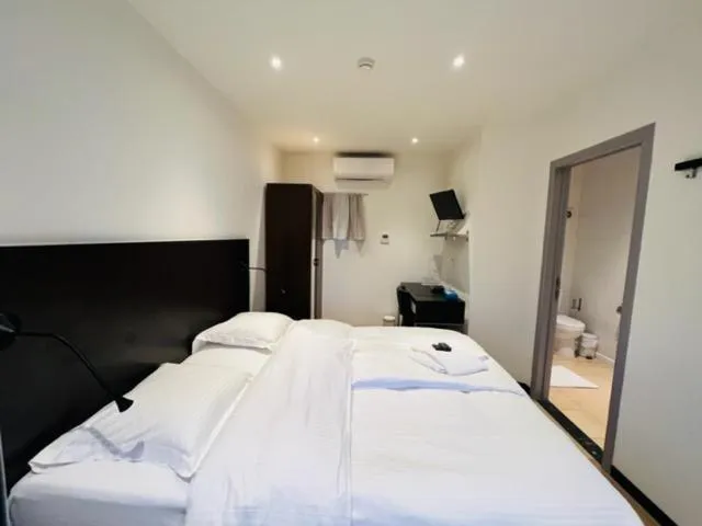 Property building, Bed in Parkhotel Gent Centrum