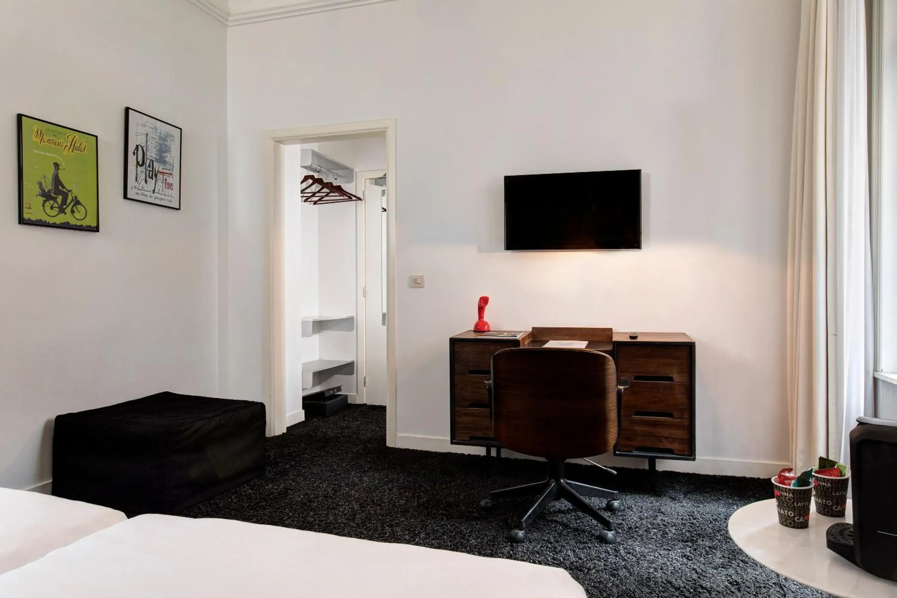 Seating area, Bed in Vintage Hotel Brussels Seating area, Bed in Vintage Hotel Brussels