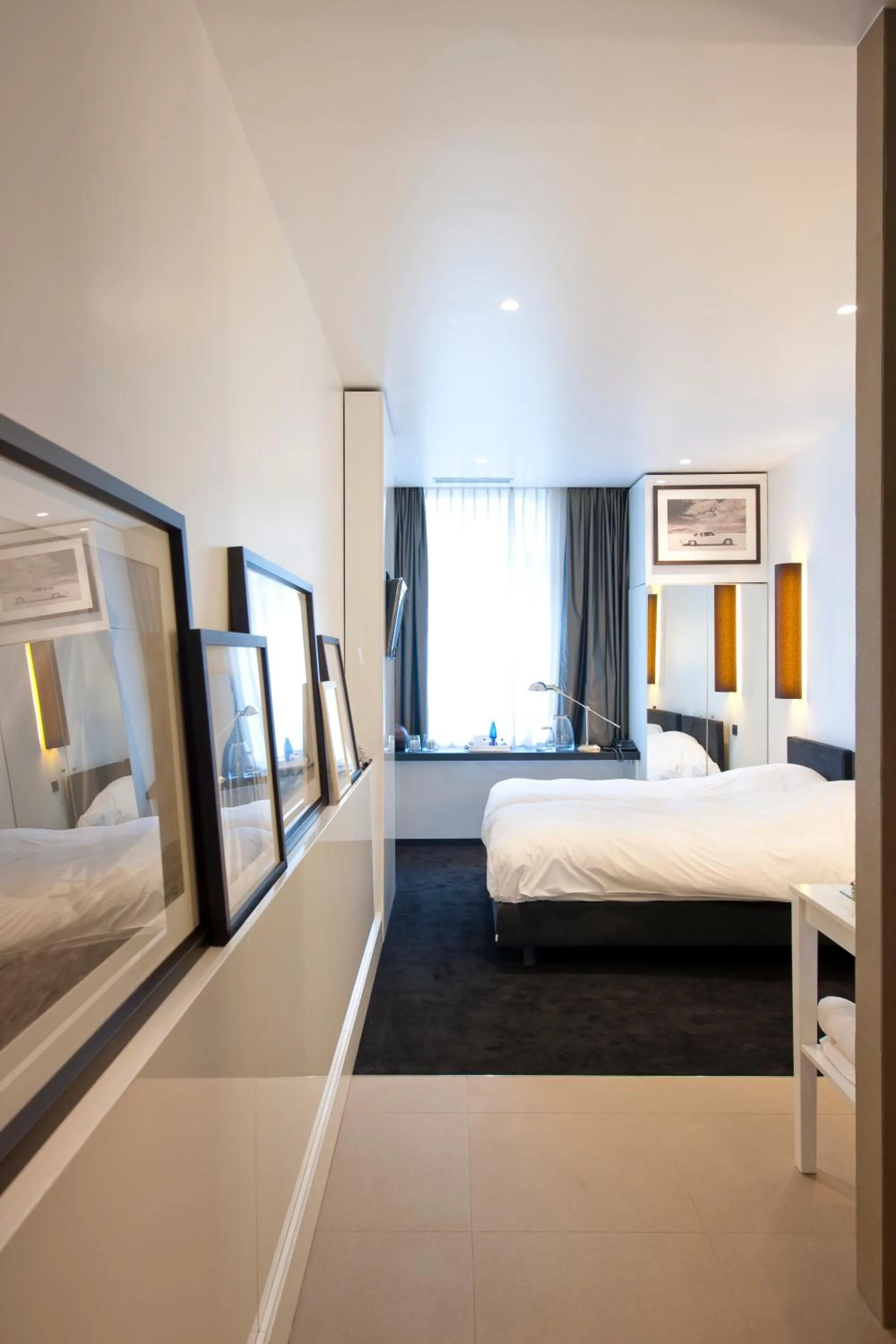 Bed in Hotel Les Nuits