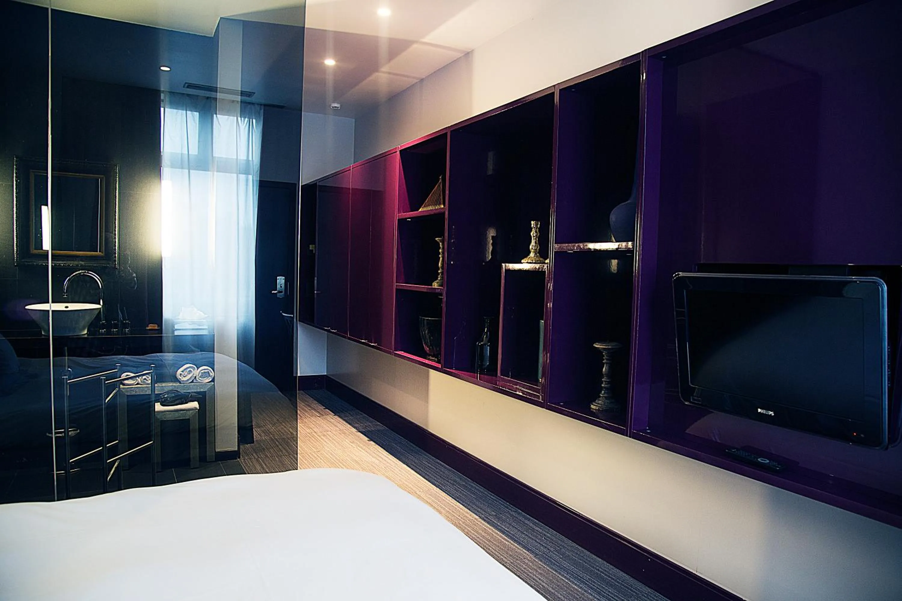 Bed in Hotel Les Nuits