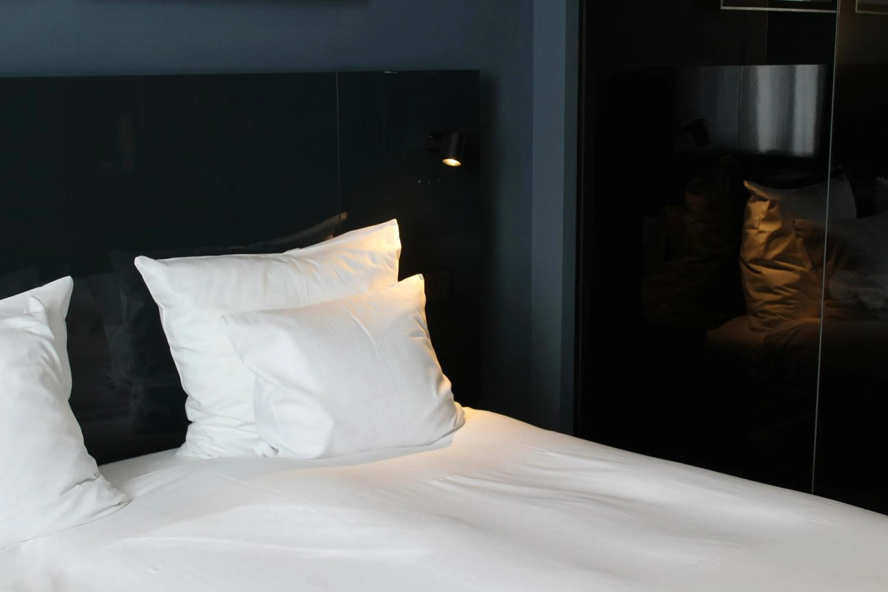 Bed in Hotel Les Nuits