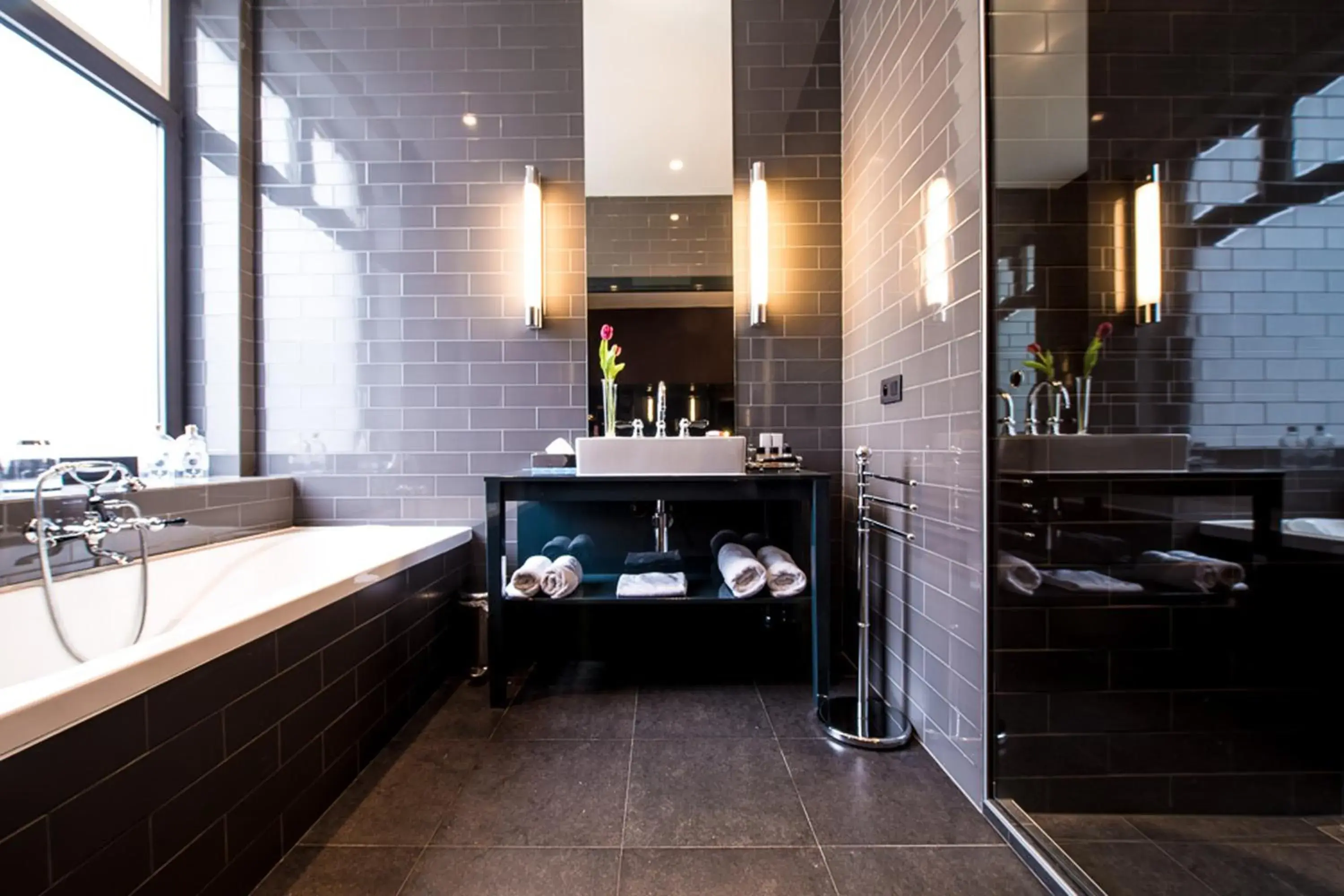 Bathroom in Hotel Les Nuits Bathroom in Hotel Les Nuits