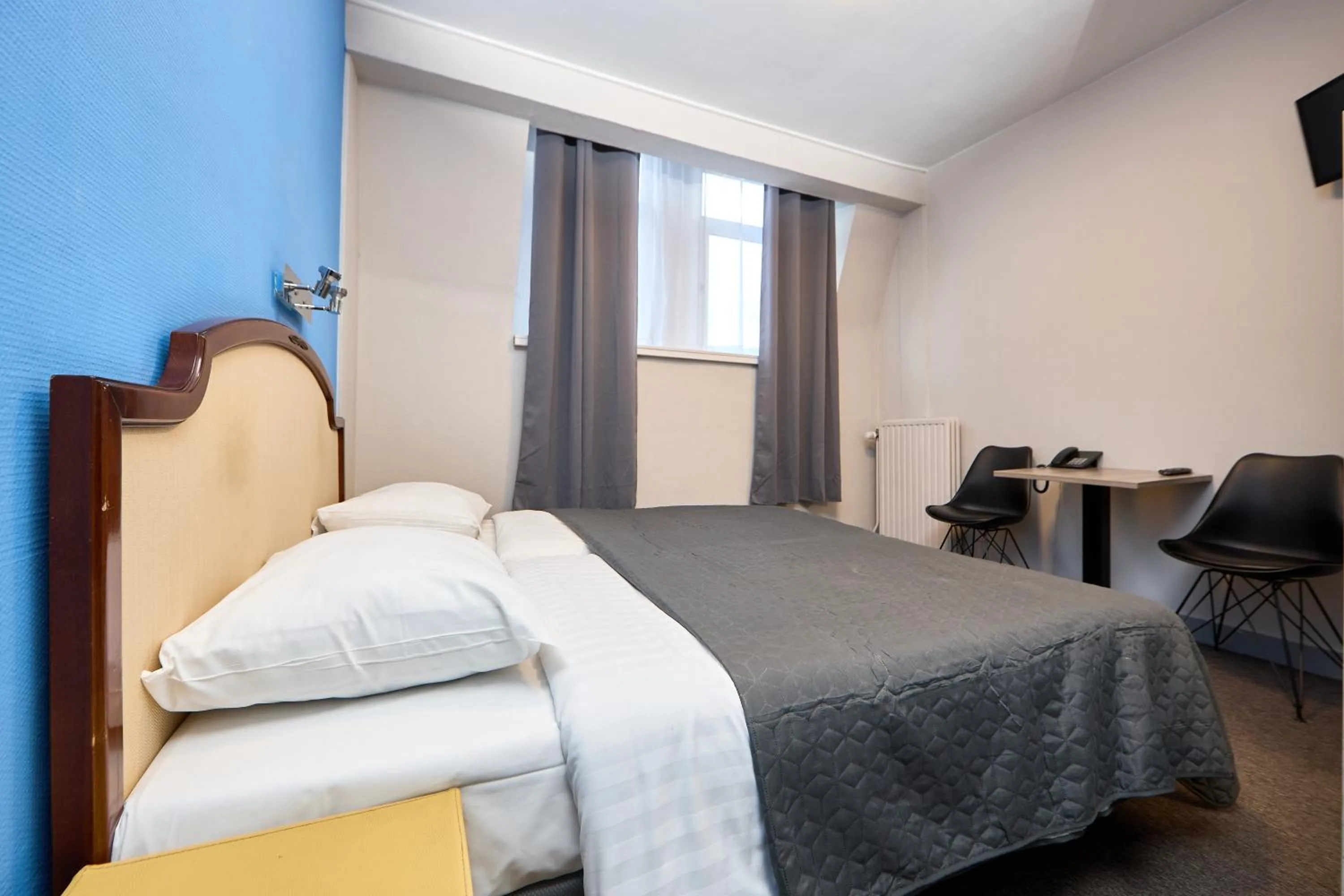 Bed in Hotel Derby MERODE