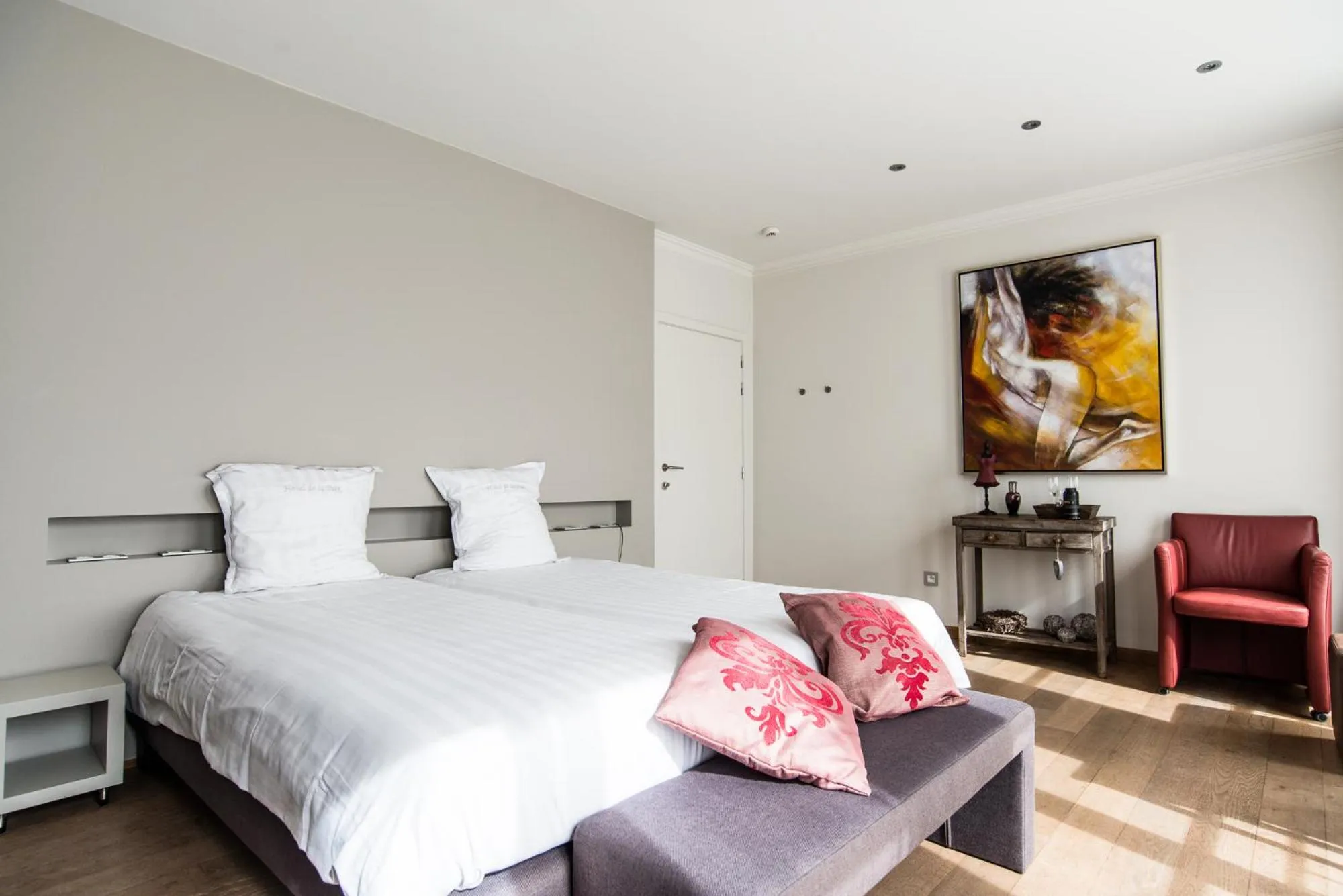 Photo of the whole room, Bed in Hotel de la Paix