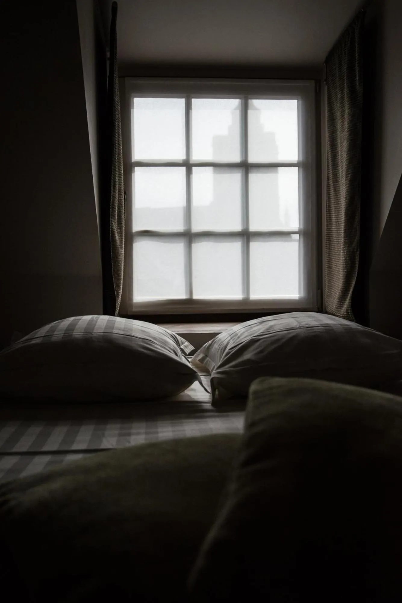 Bedroom, Bed in Hotel de la Paix