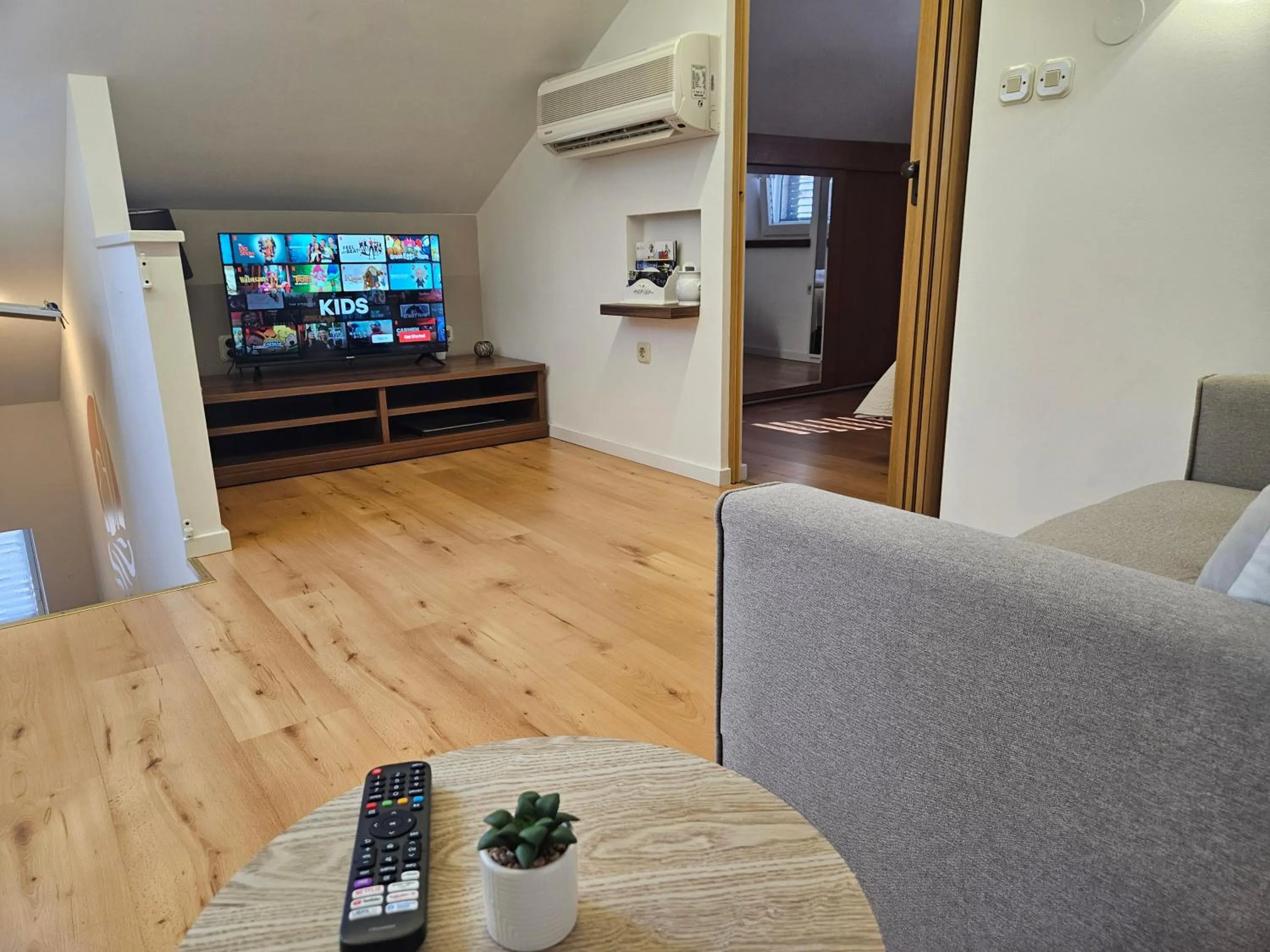 Lovely attic apartman-Melani