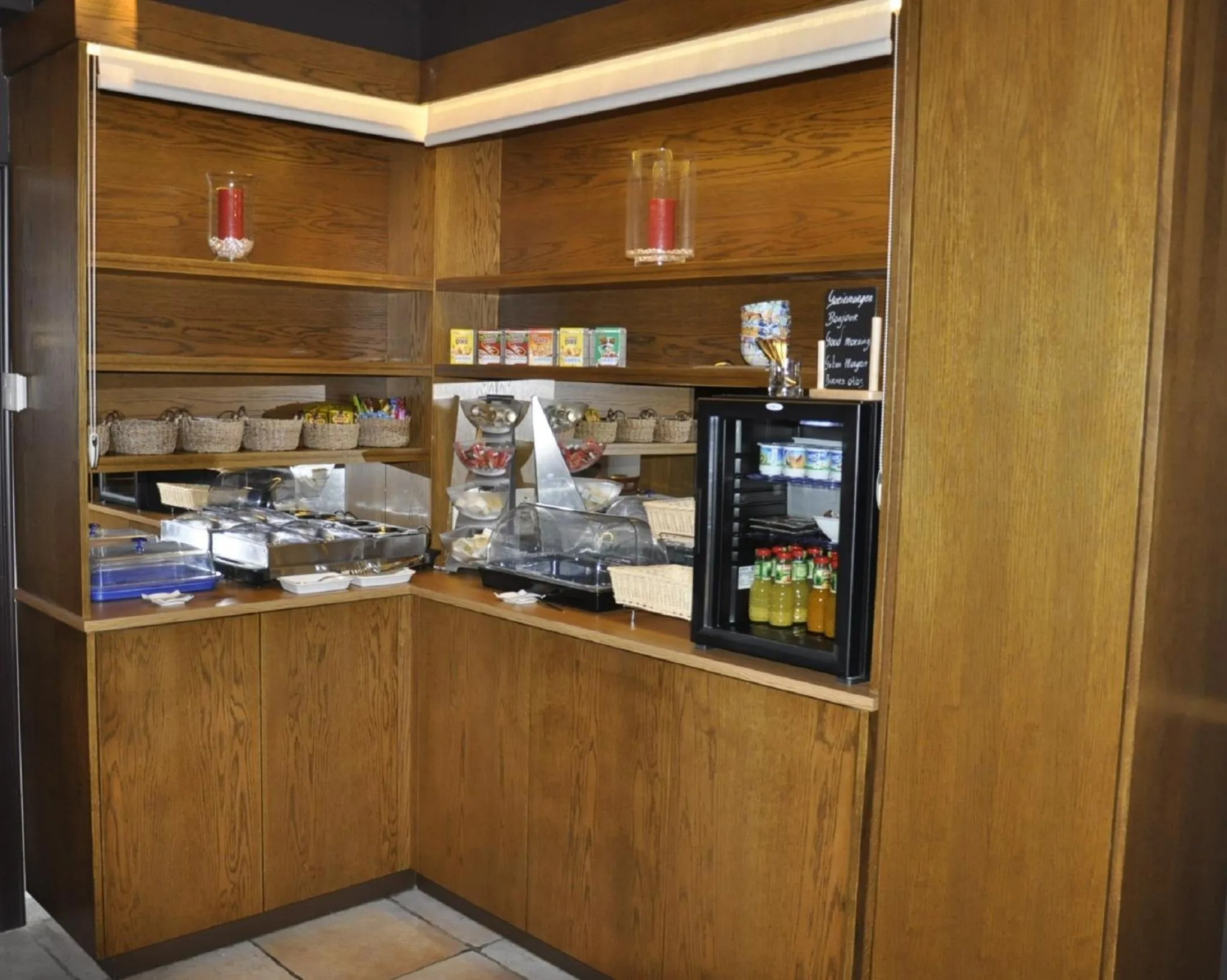 Continental breakfast in Hotel Brasserie De Beiaard