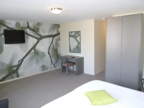 Bed in Well'in Hotel