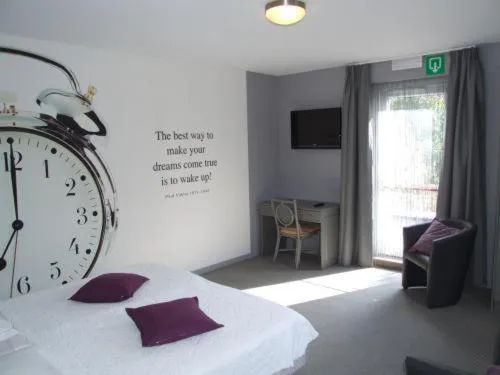 Bed in Well'in Hotel