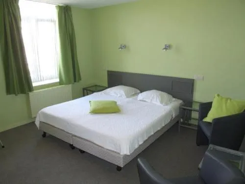 Bed in Well'in Hotel