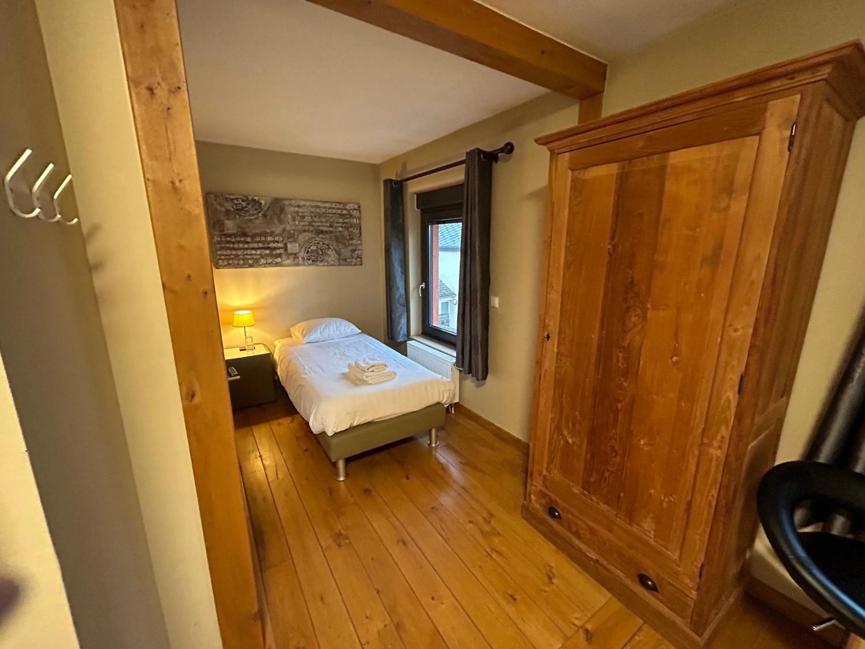 towels, Bed in Race & Rooms