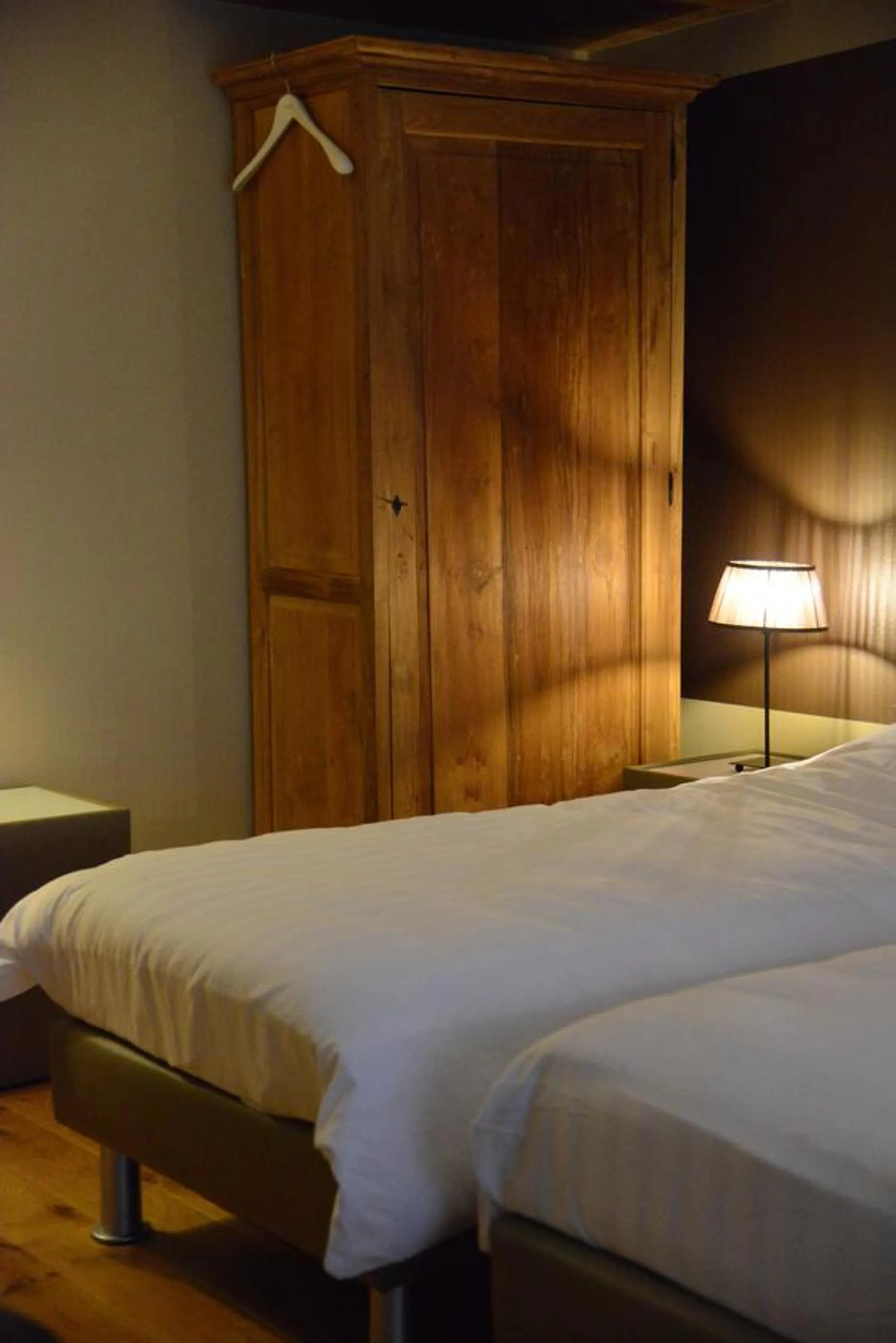 Bedroom, Bed in Race & Rooms
