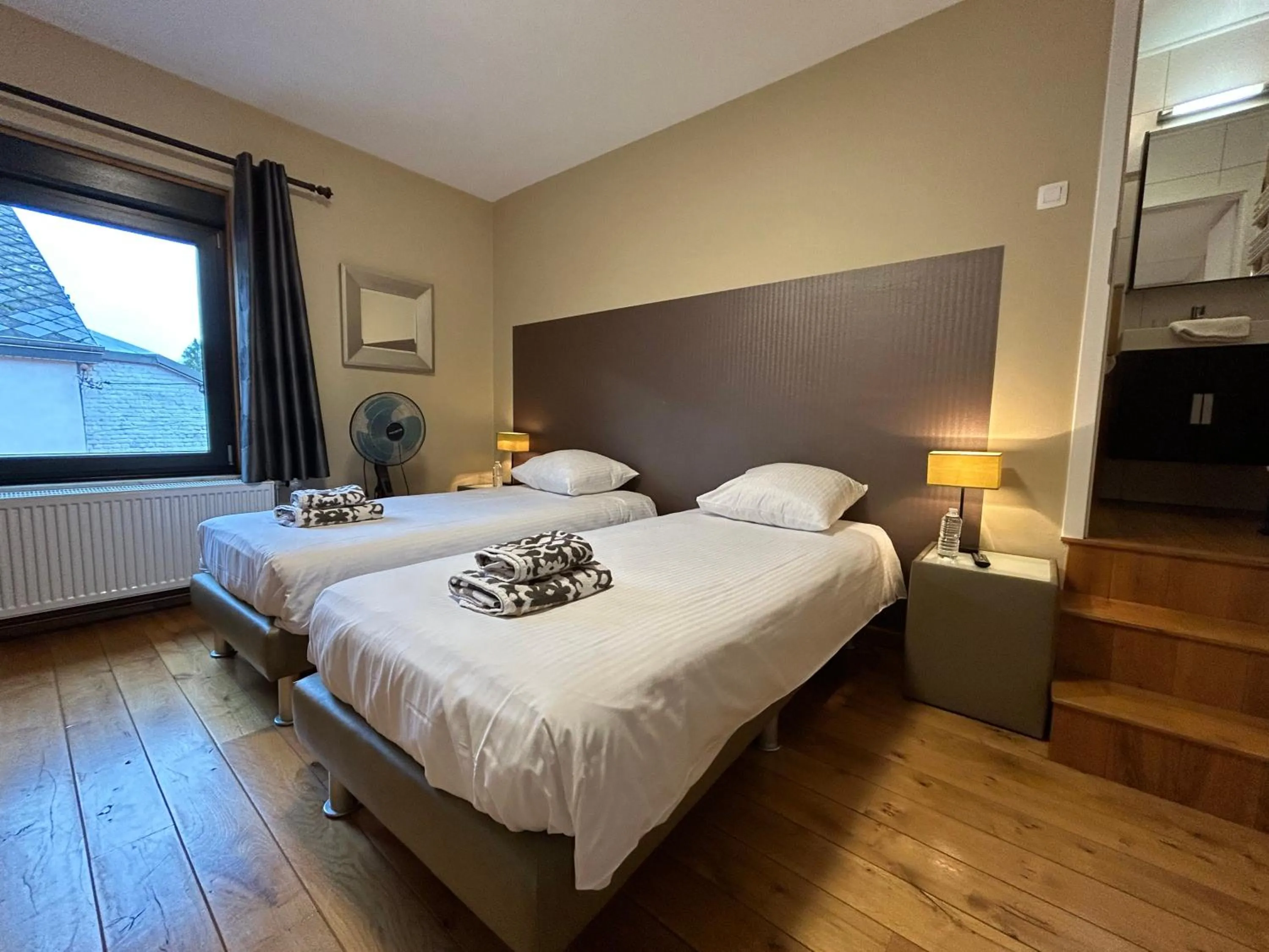 internet, Bed in Race & Rooms