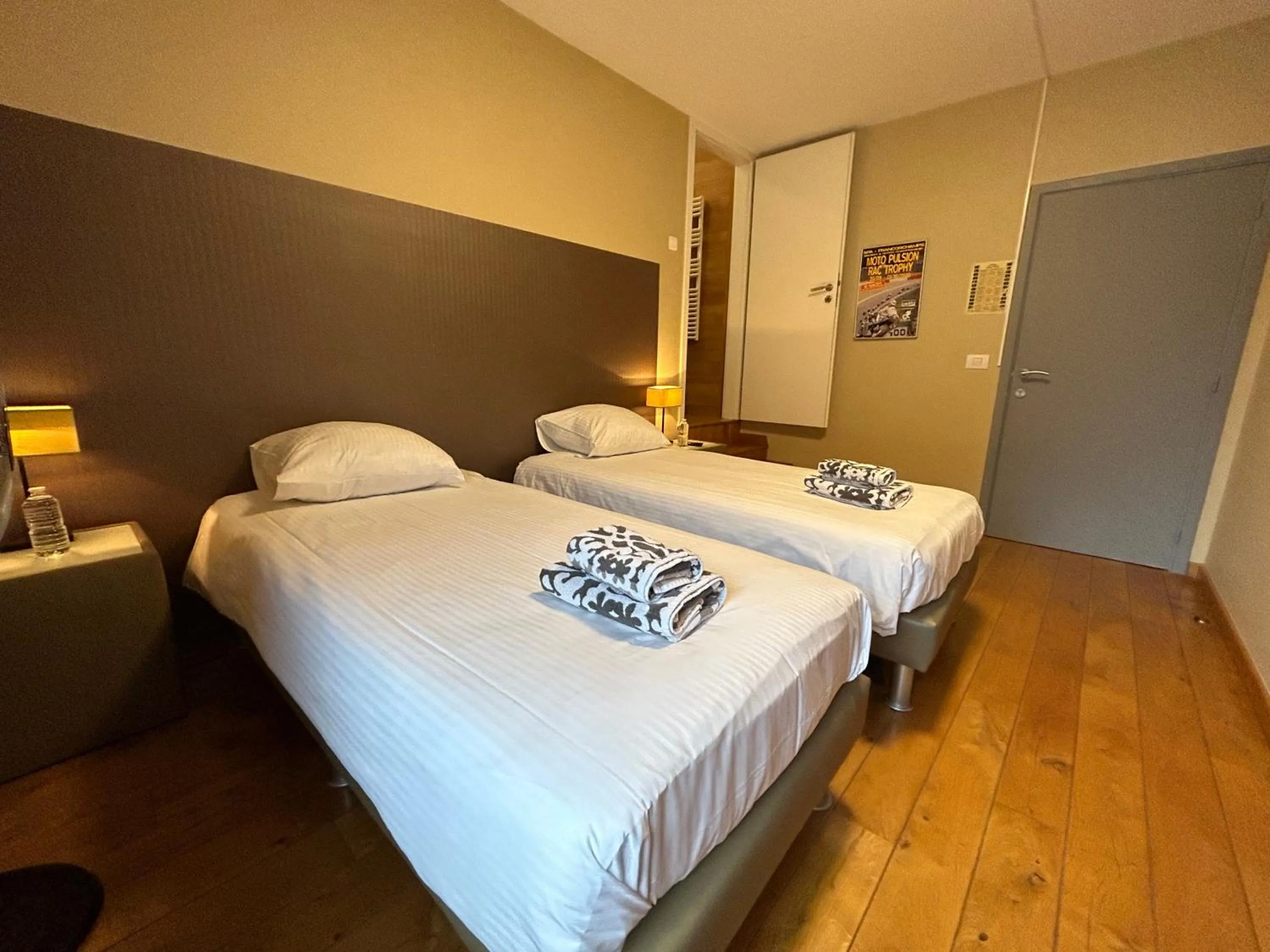 towels, Bed in Race & Rooms