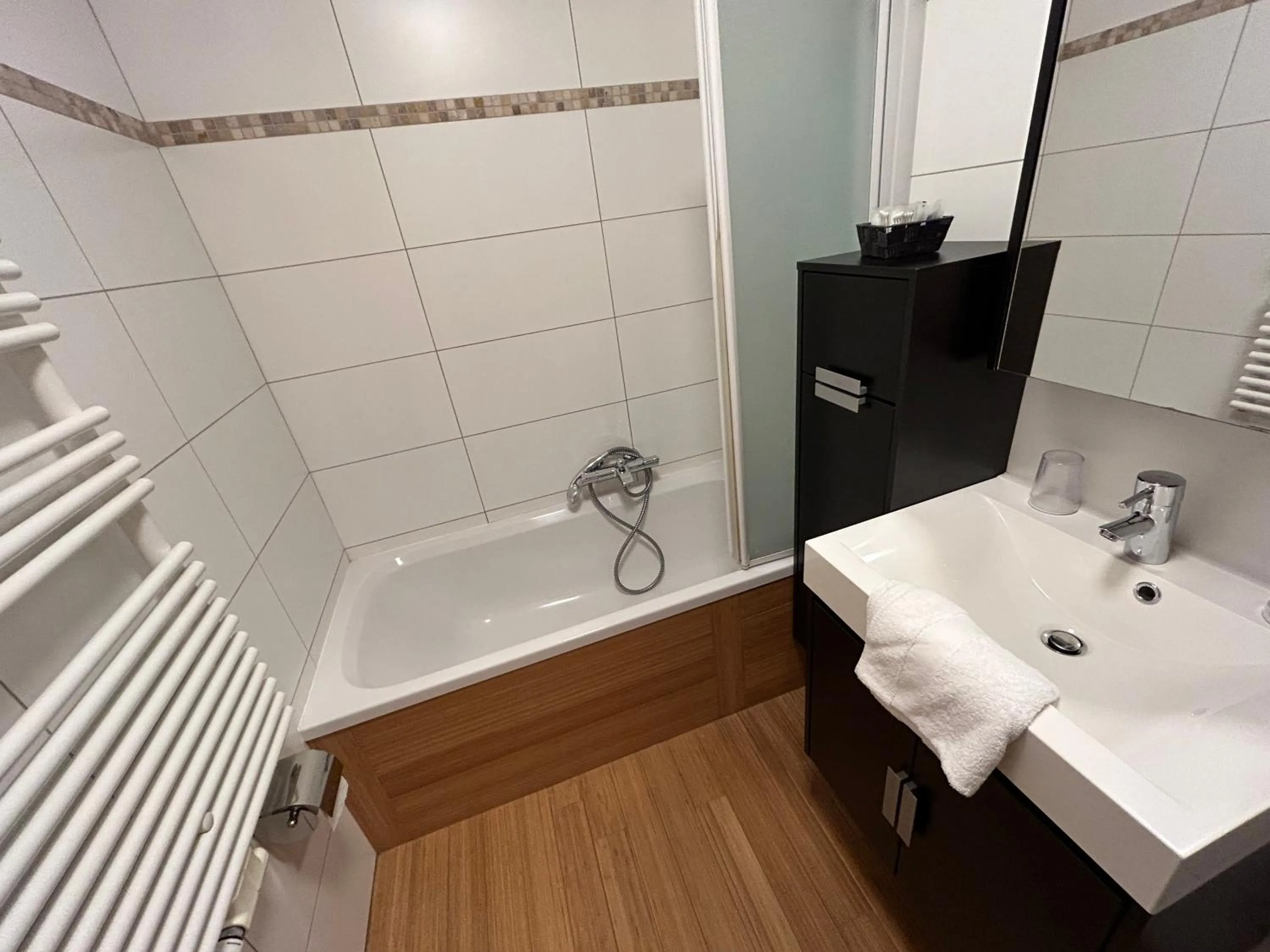 Shower in Race & Rooms