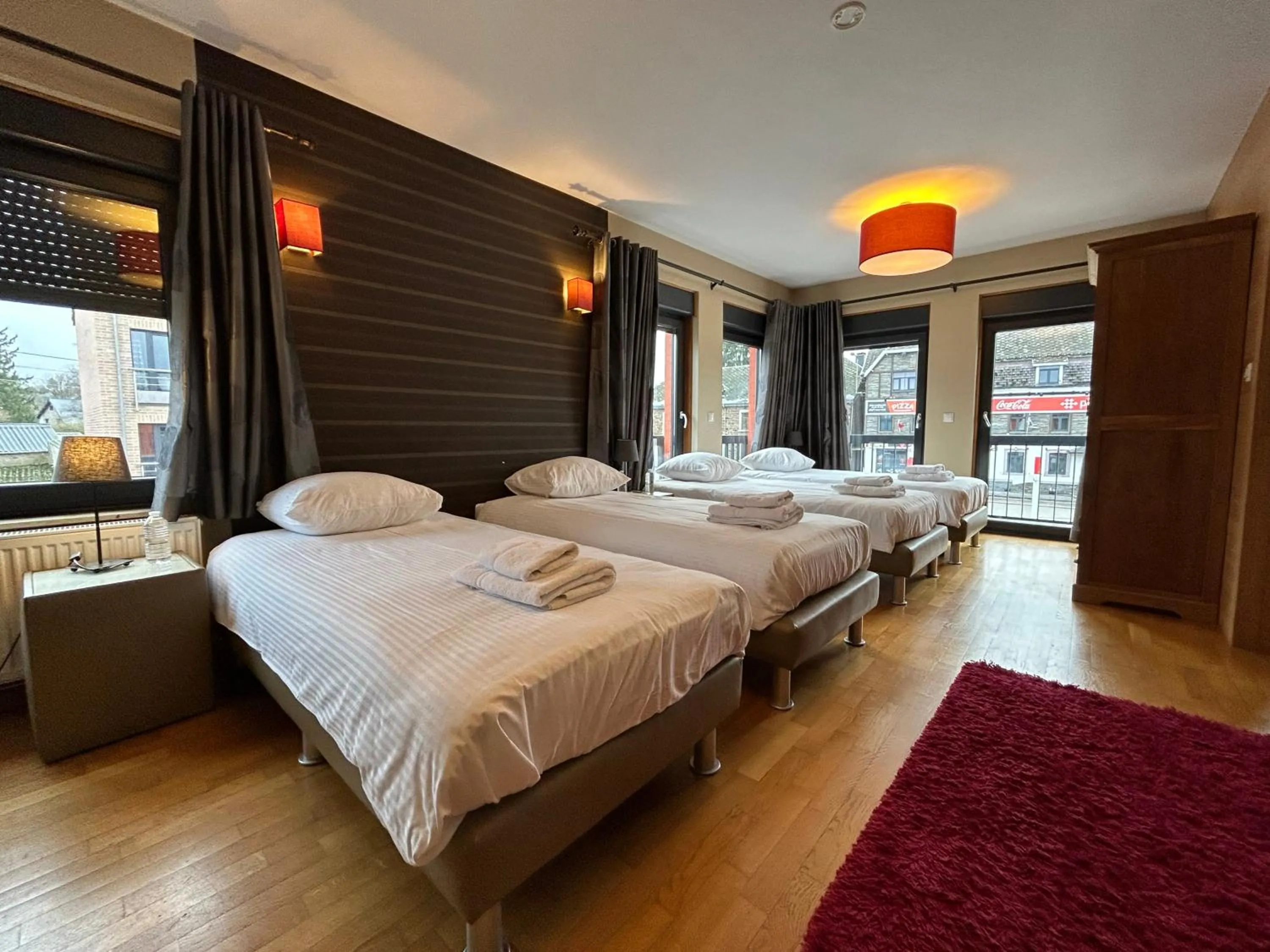 towels, Bed in Race & Rooms