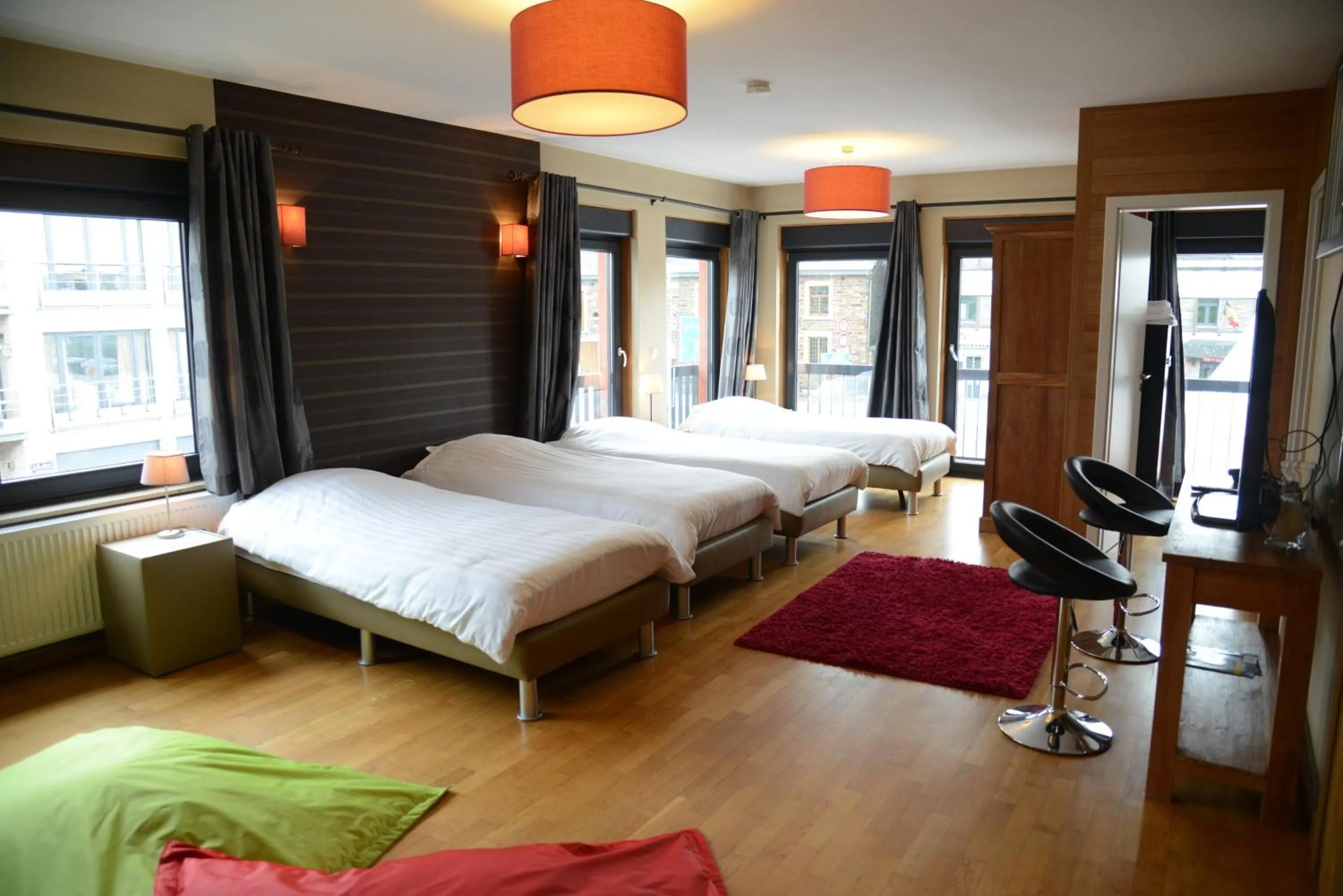 Seating area, Bed in Race & Rooms