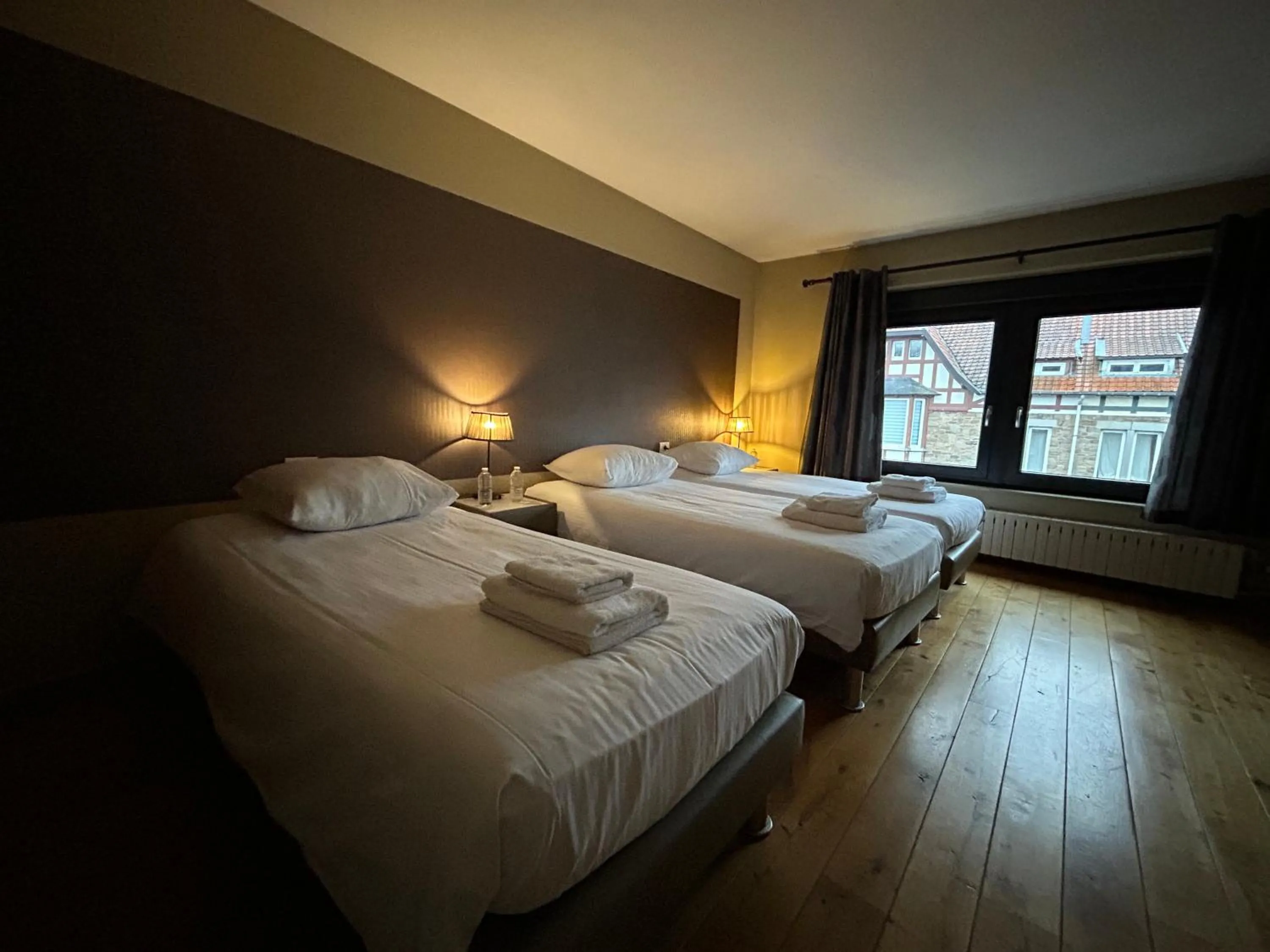 towels, Bed in Race & Rooms