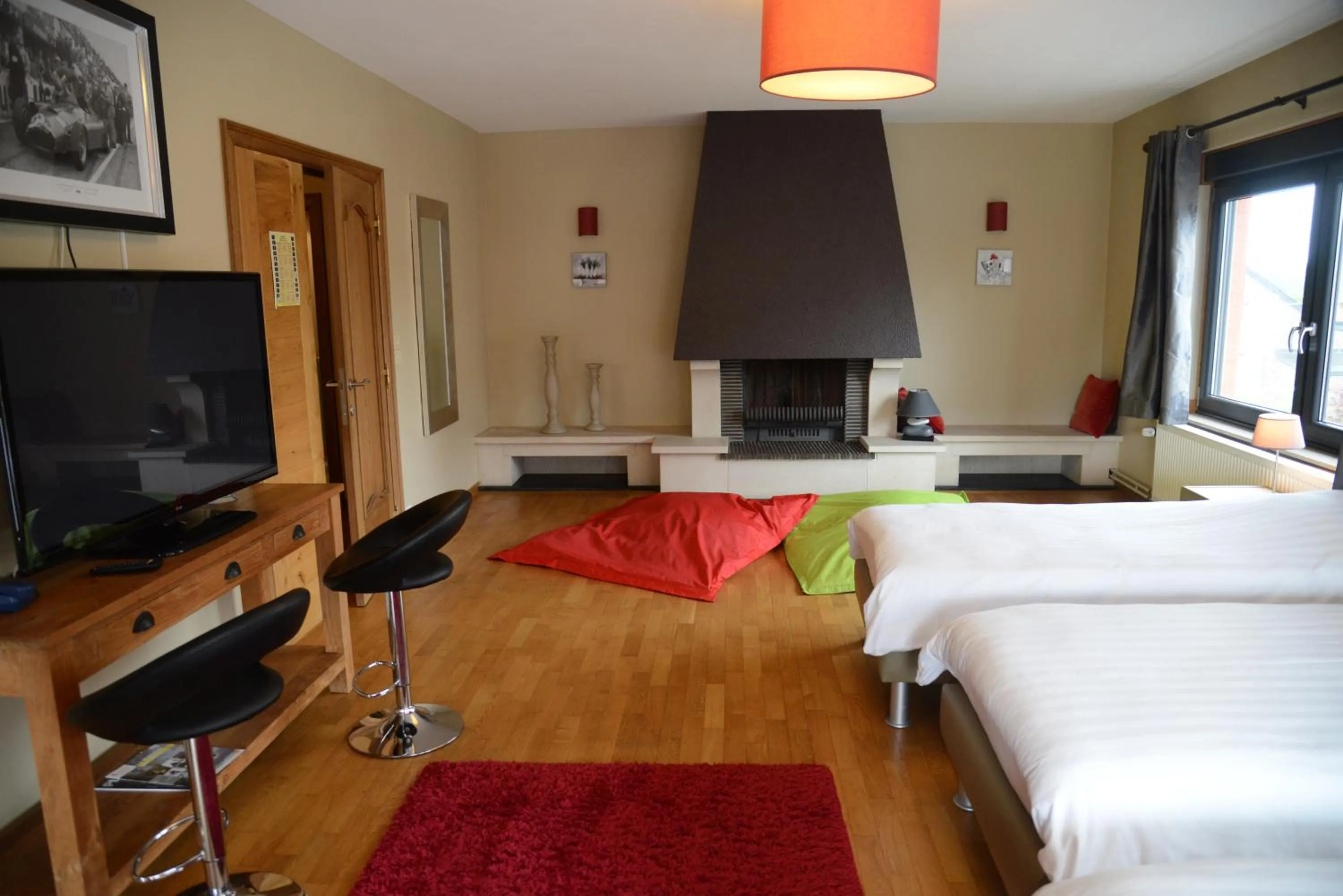 TV and multimedia, Bed in Race & Rooms