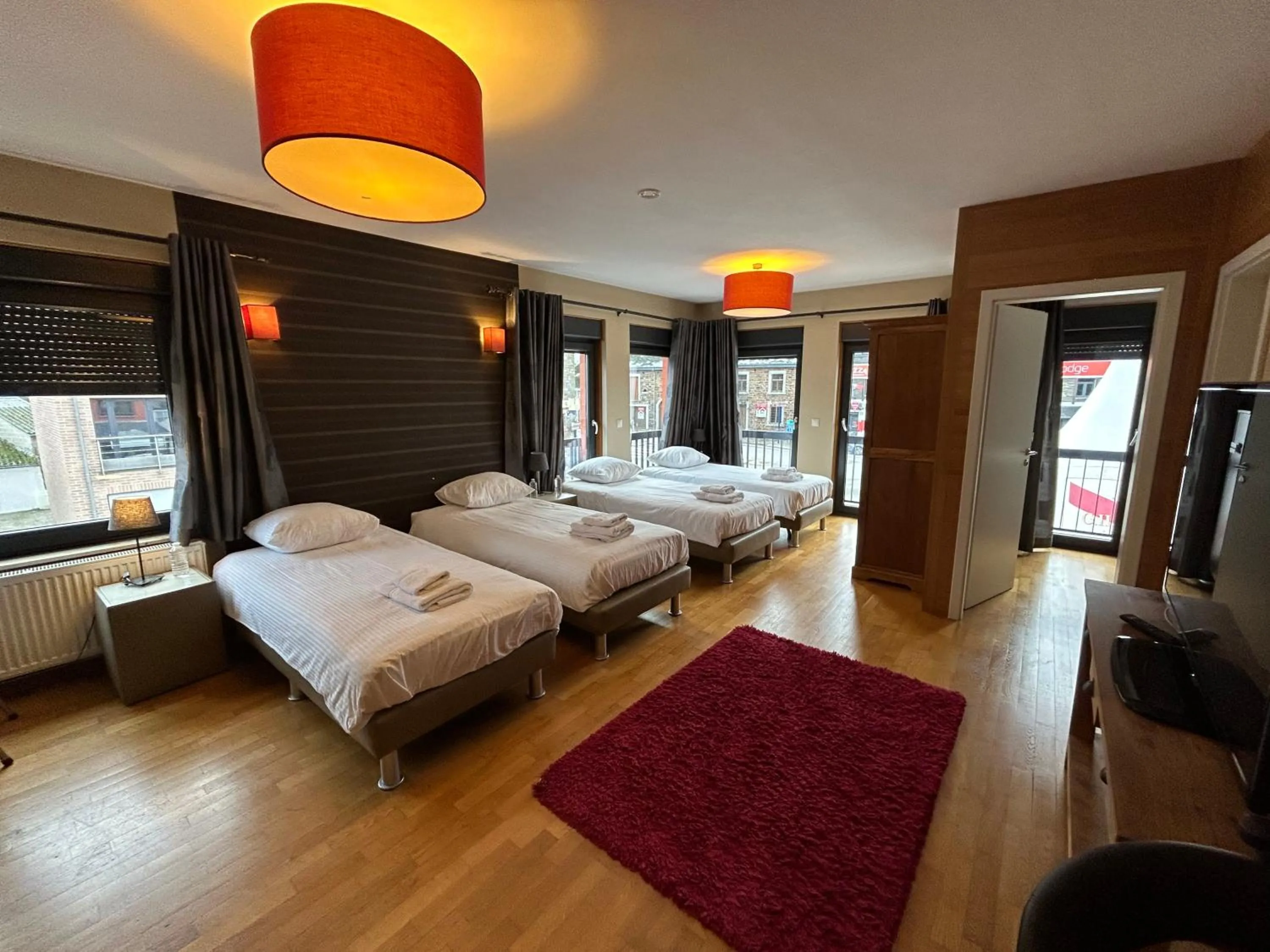 TV and multimedia, Bed in Race & Rooms