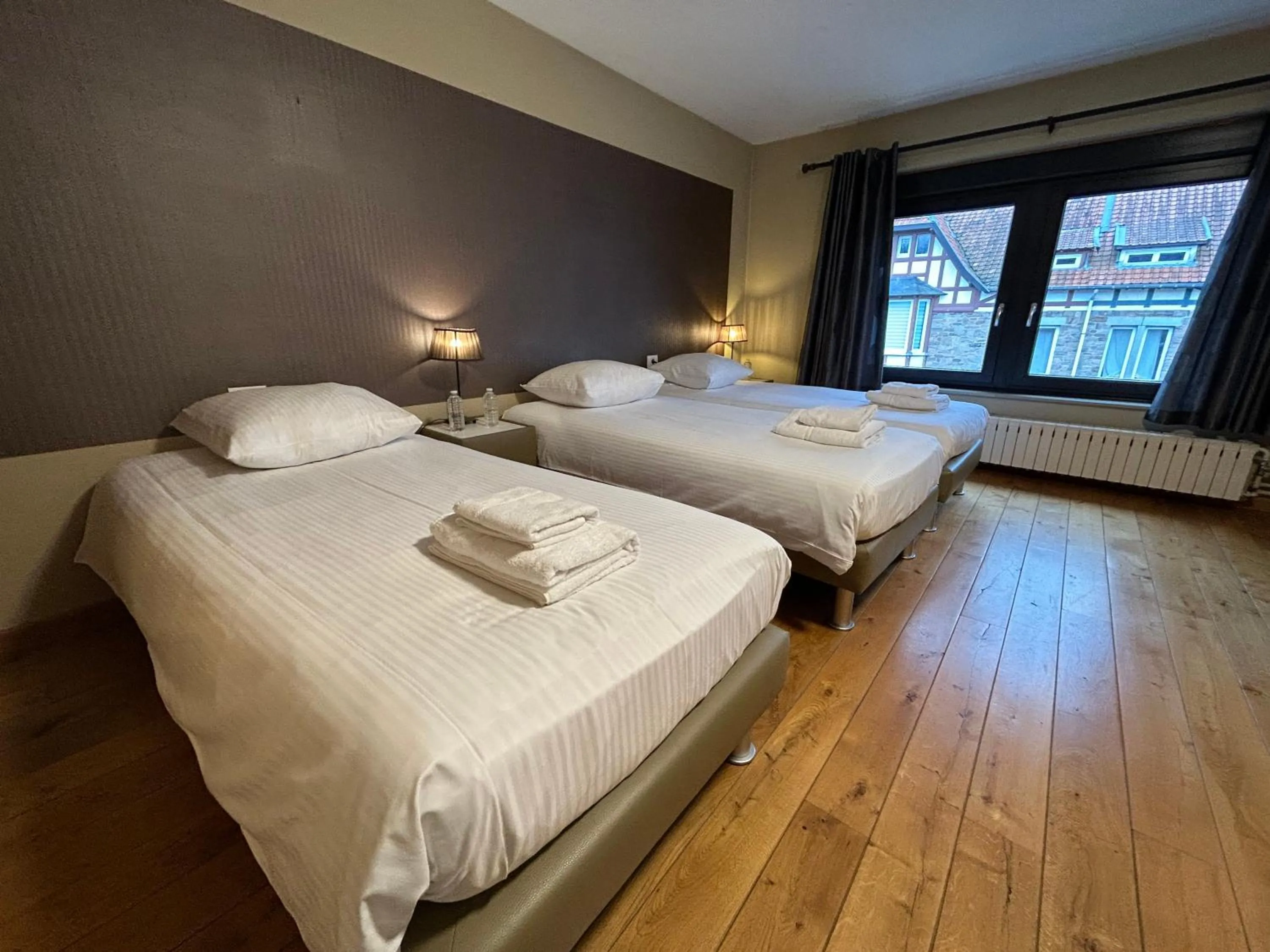 towels, Bed in Race & Rooms