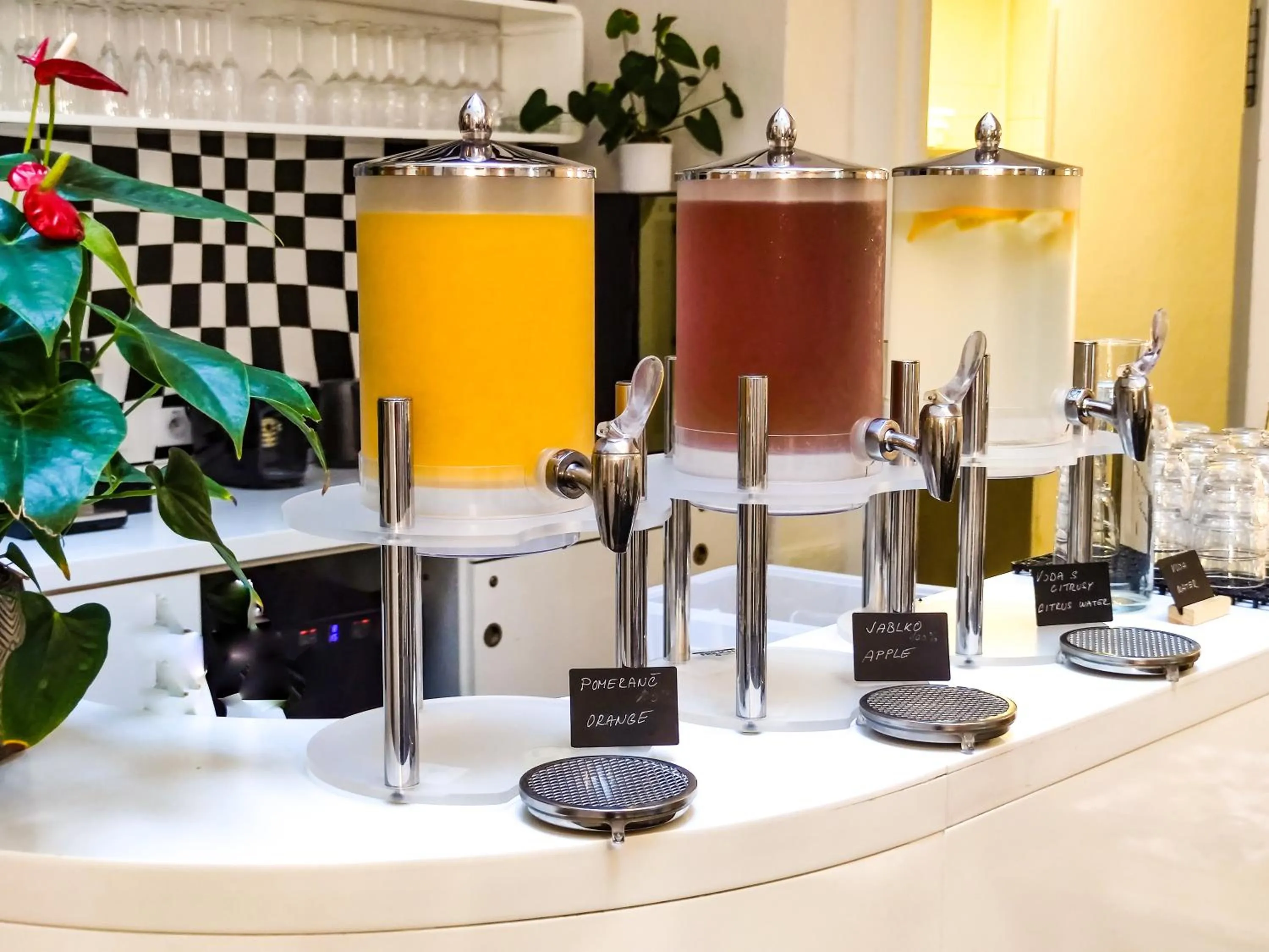 Breakfast in Apartments Embassy by LH