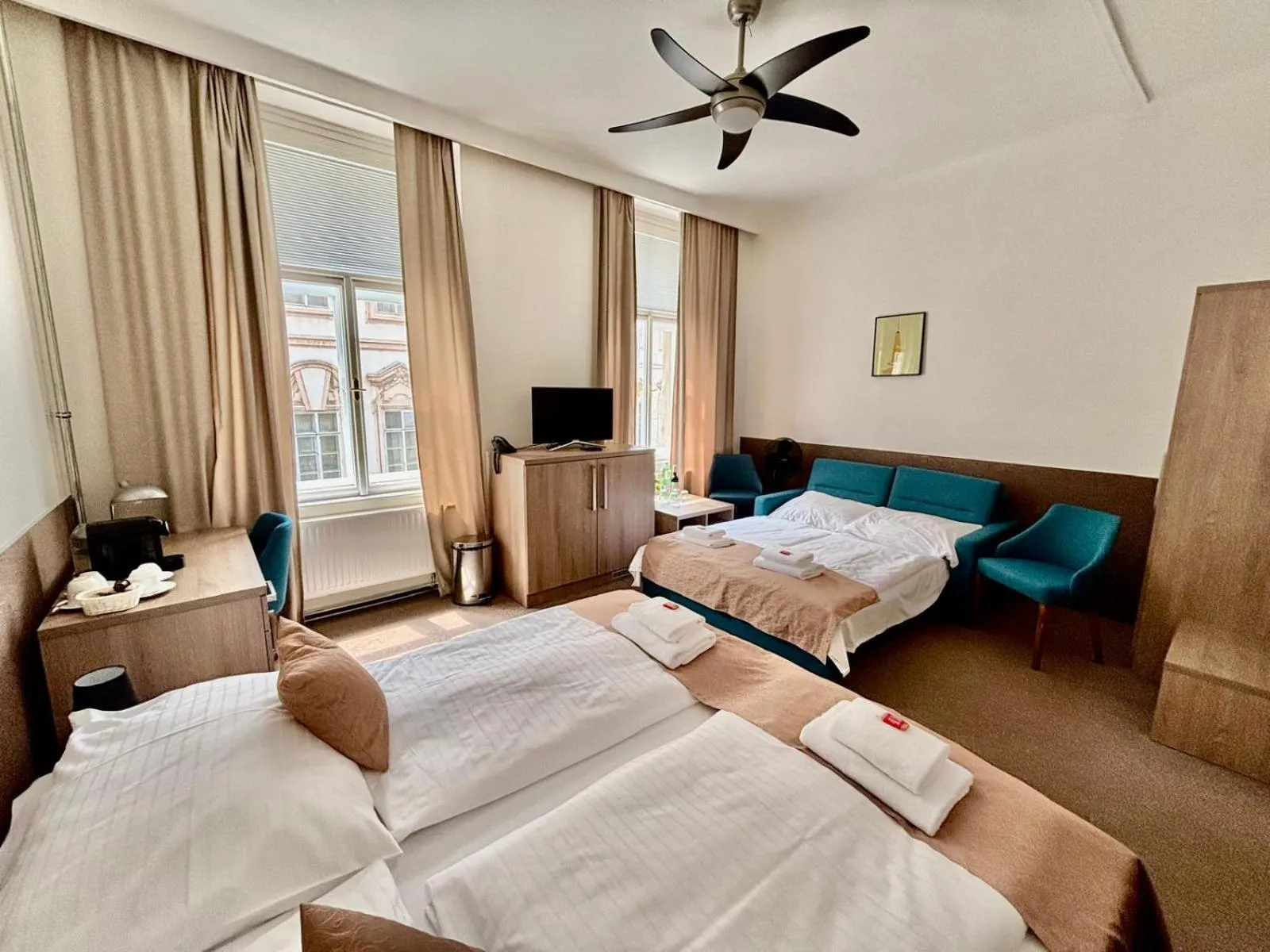 Photo of the whole room, Bed in Apartments Embassy by LH