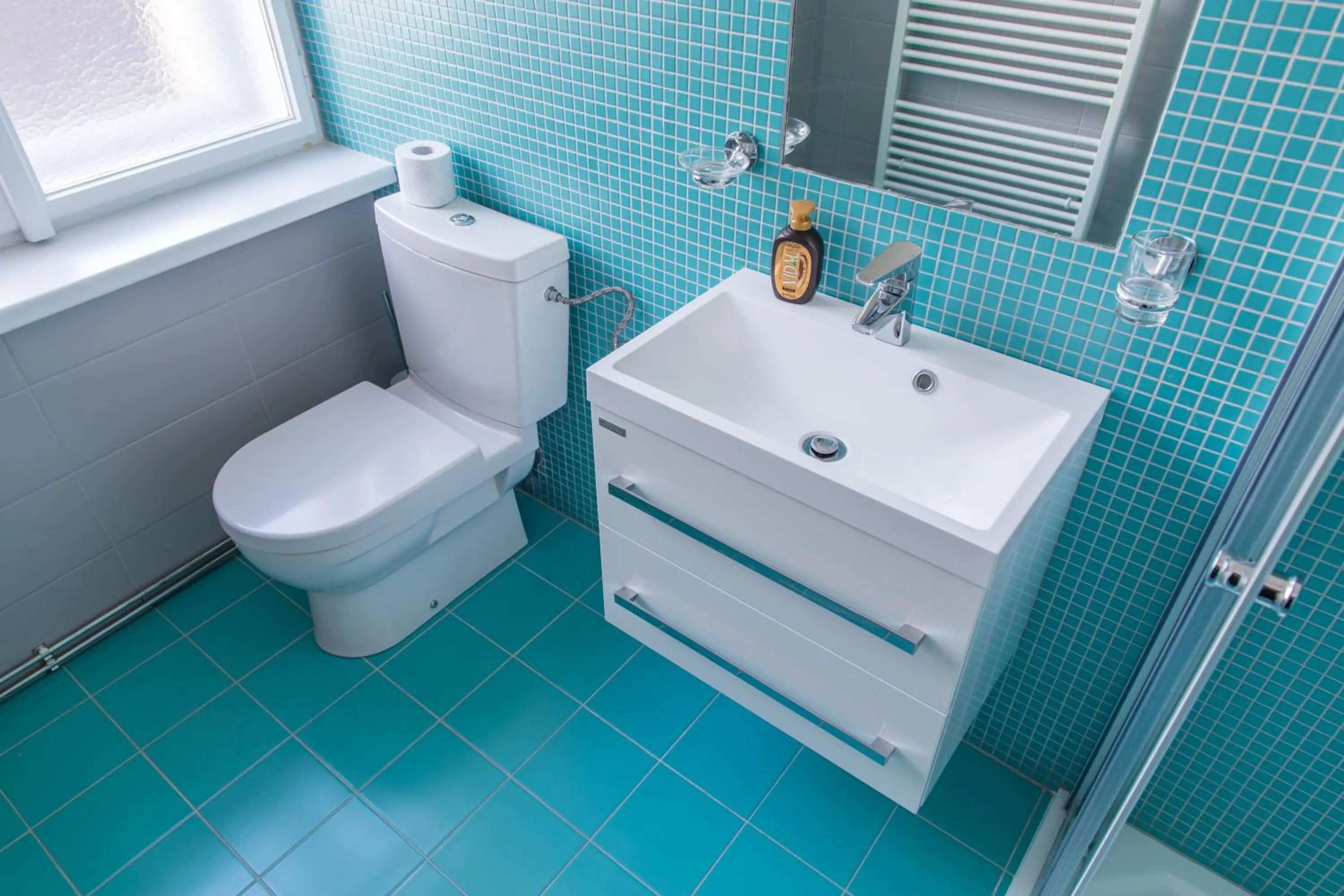 Shower in Apartments Embassy by LH