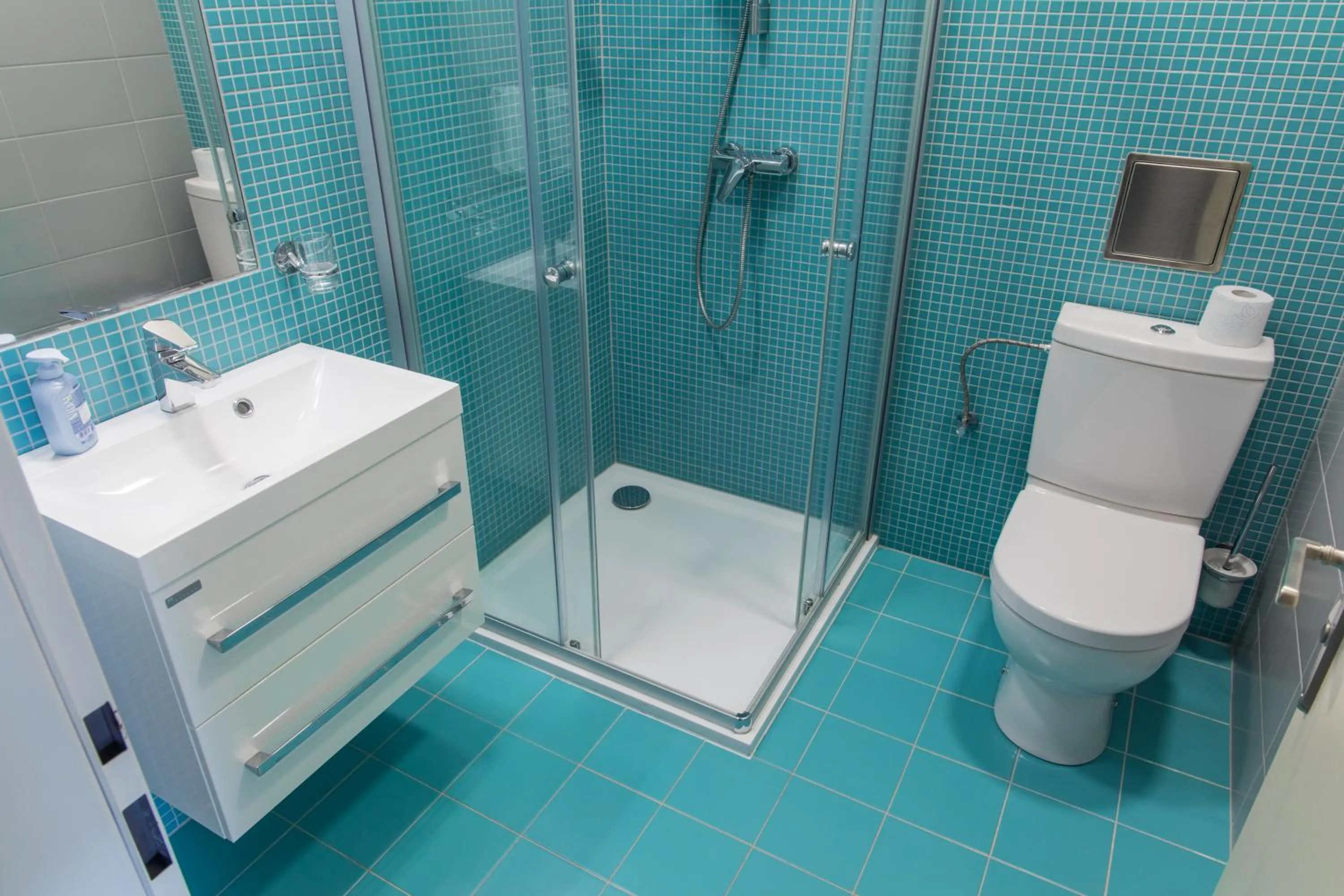 Shower in Apartments Embassy by LH