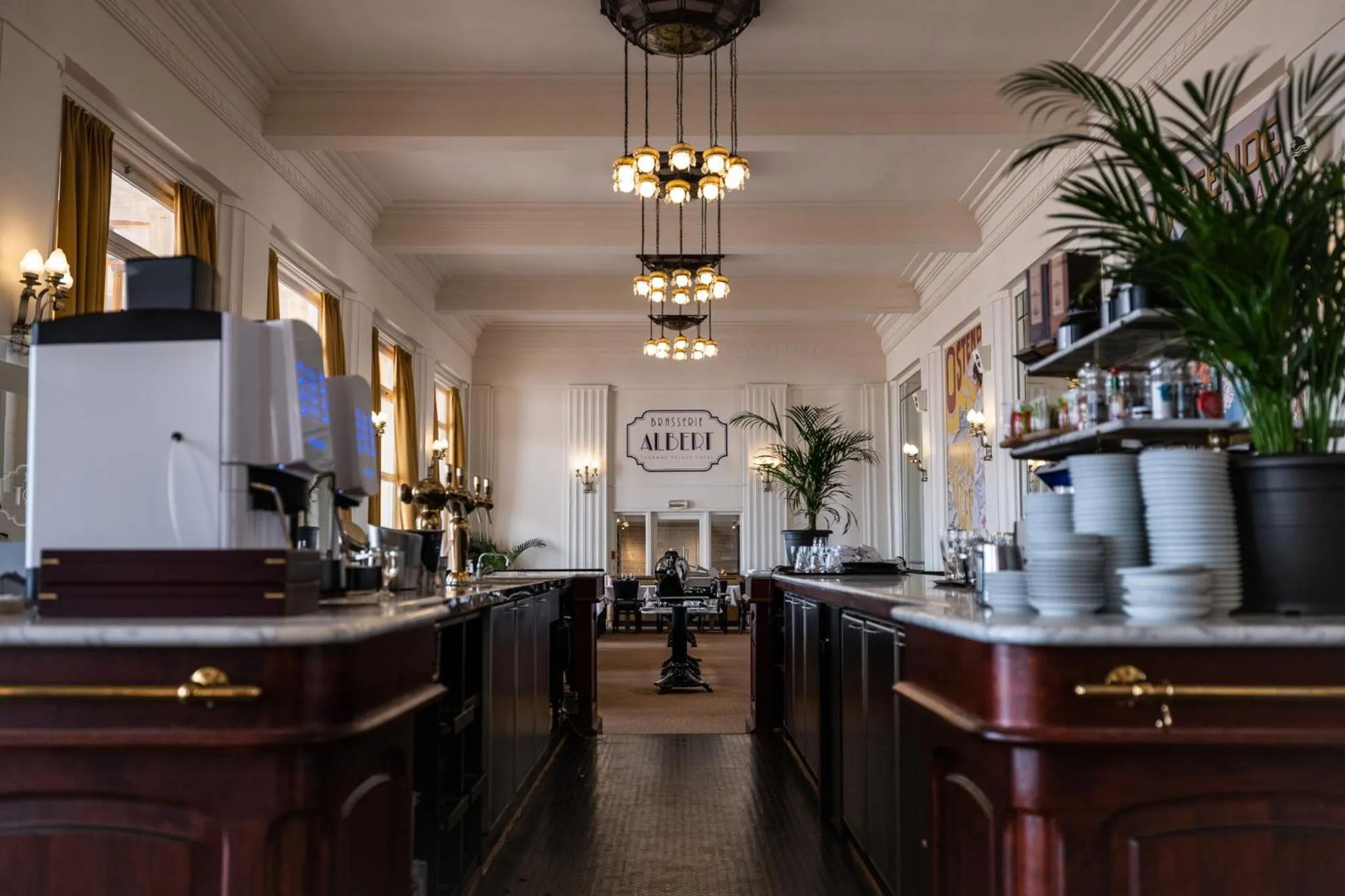 Restaurant/places to eat in Thermae Palace