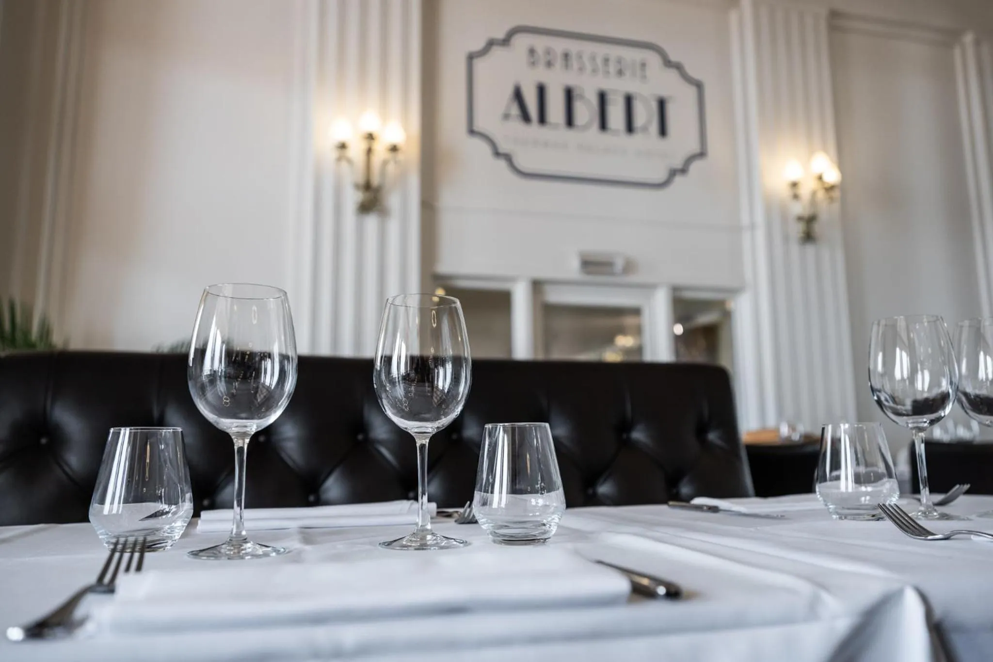 Restaurant/places to eat in Thermae Palace