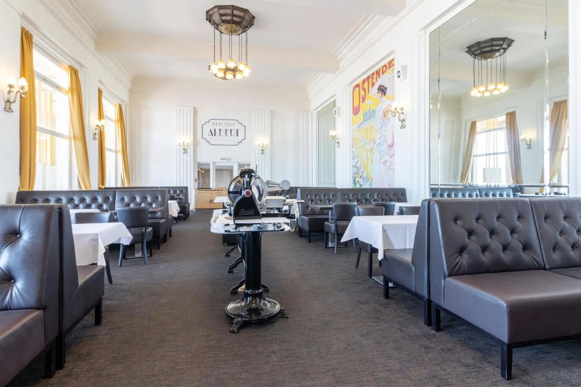 Restaurant/places to eat in Thermae Palace