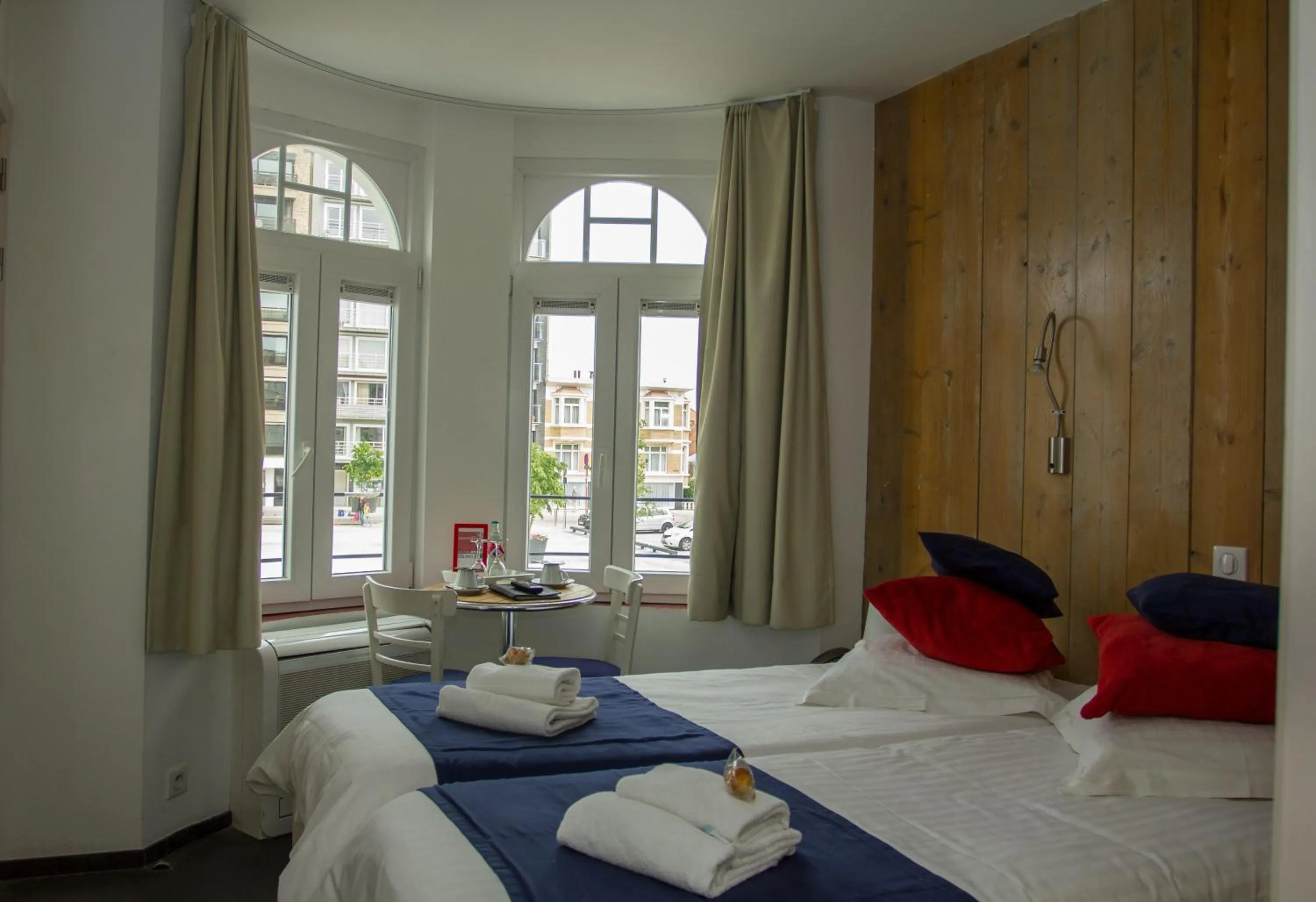 Photo of the whole room, Bed in Hotel Aan Zee