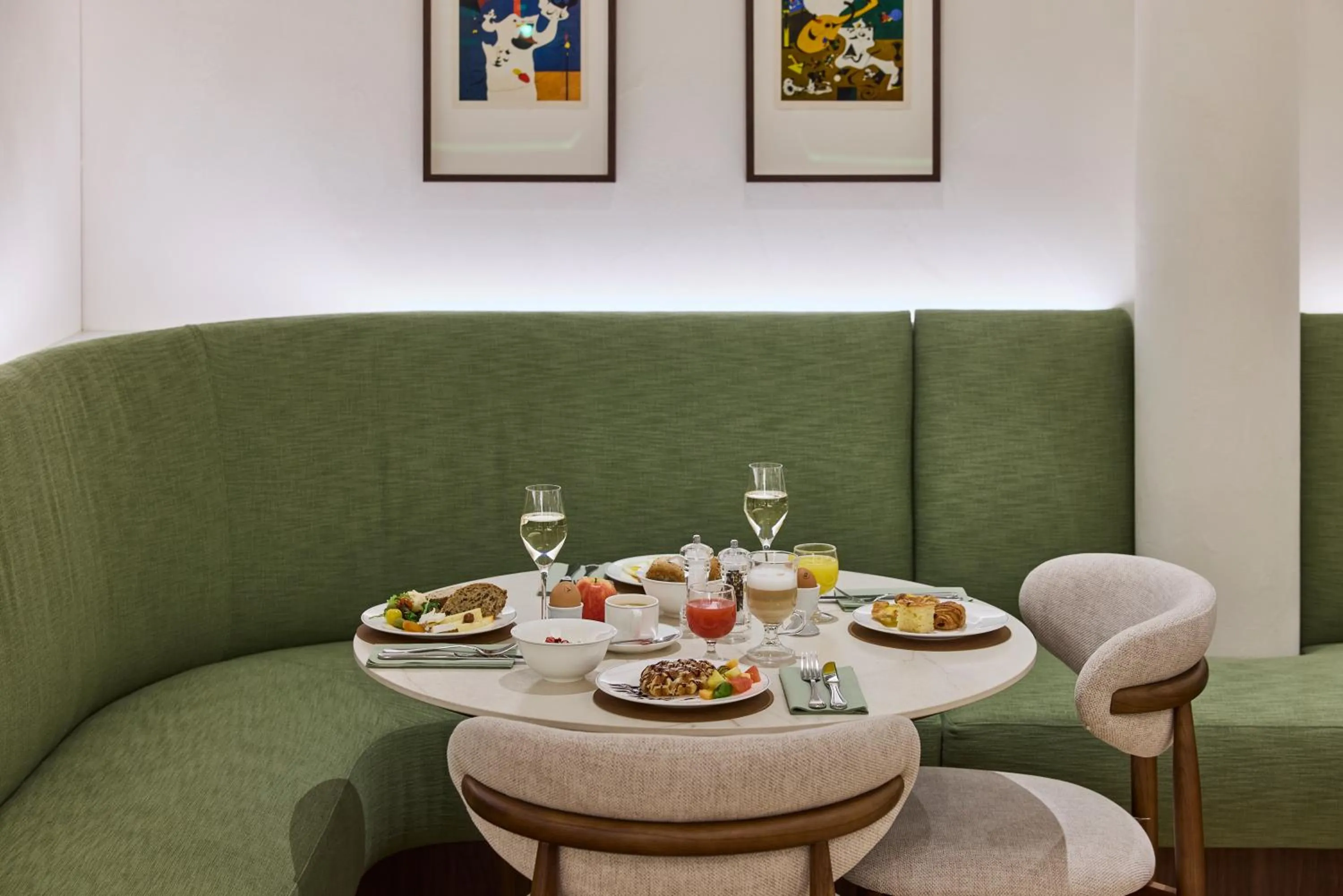 Restaurant/places to eat in Grand Hotel Casselbergh