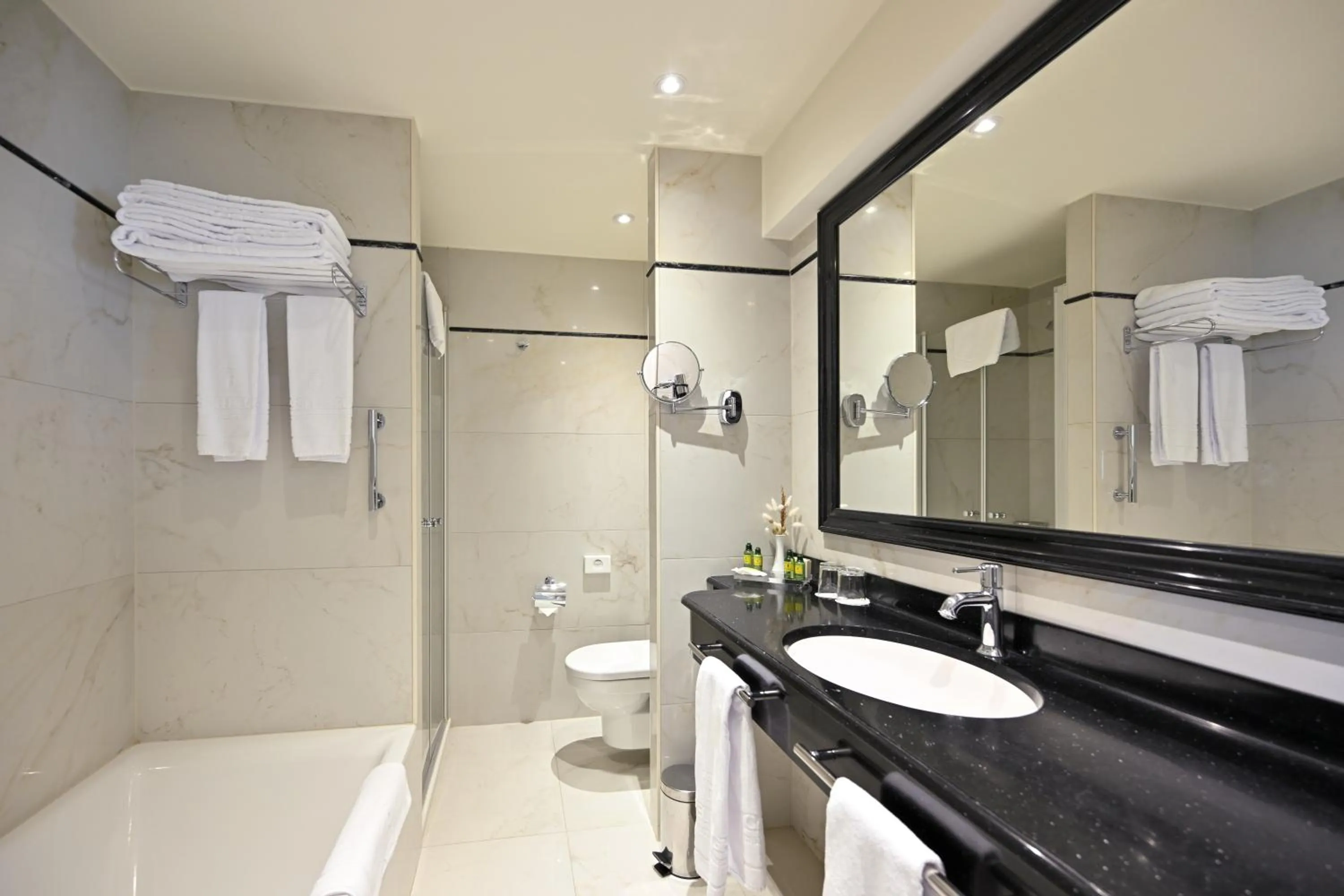 Shower in Grand Hotel Casselbergh