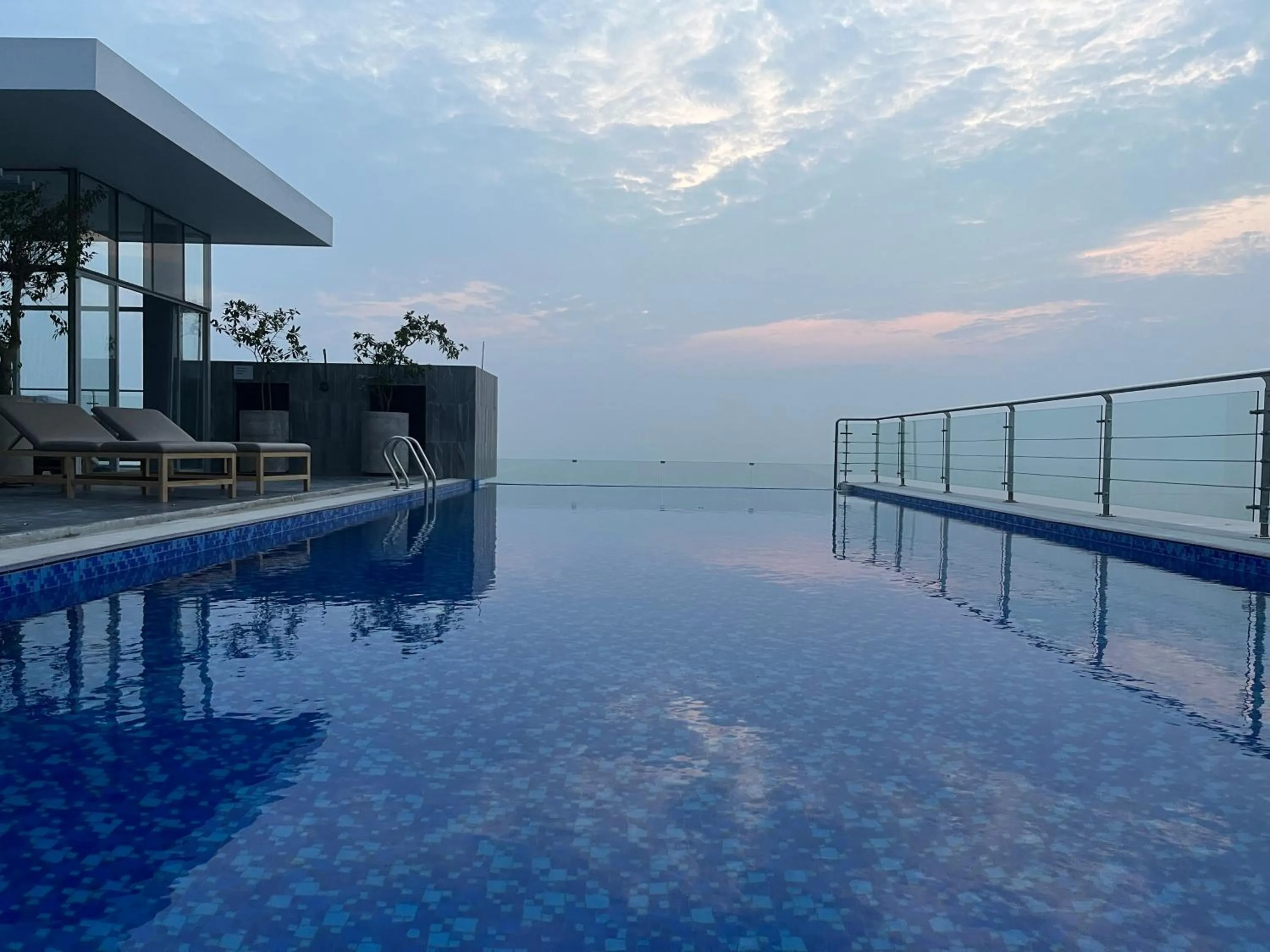 Swimming pool in Hotel Windy Terrace