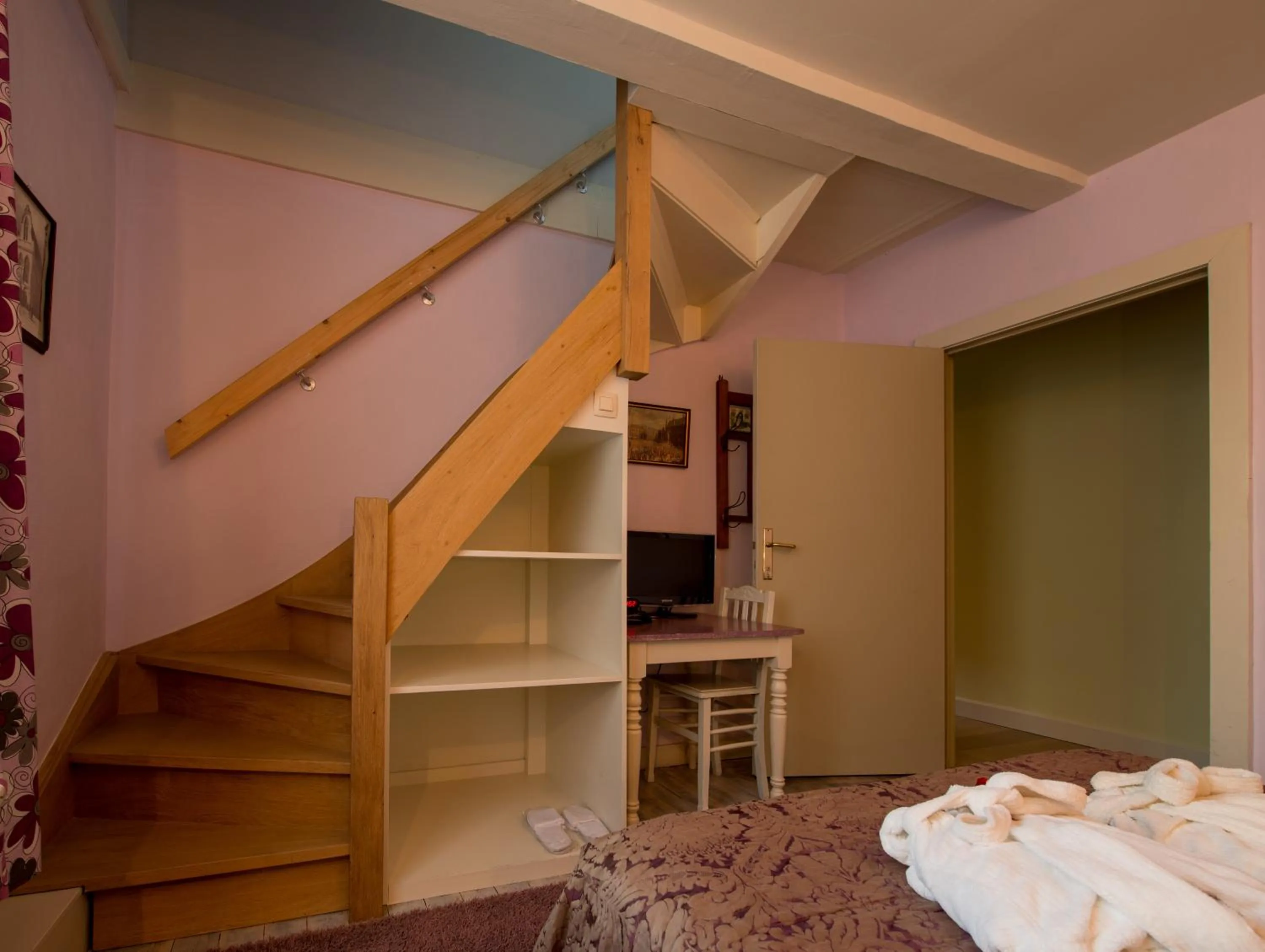 Photo of the whole room, Bed in B&B Next Door