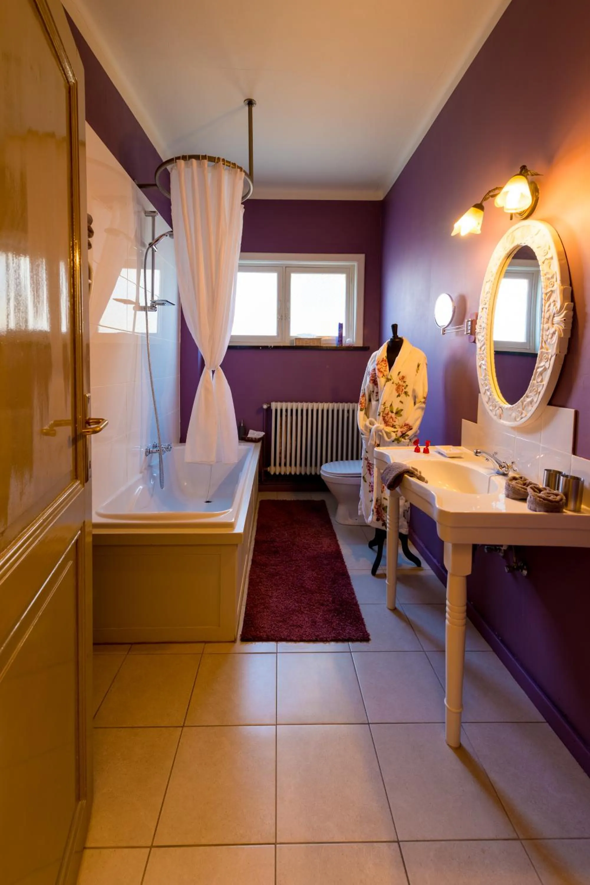 Bathroom, Bed in B&B Next Door