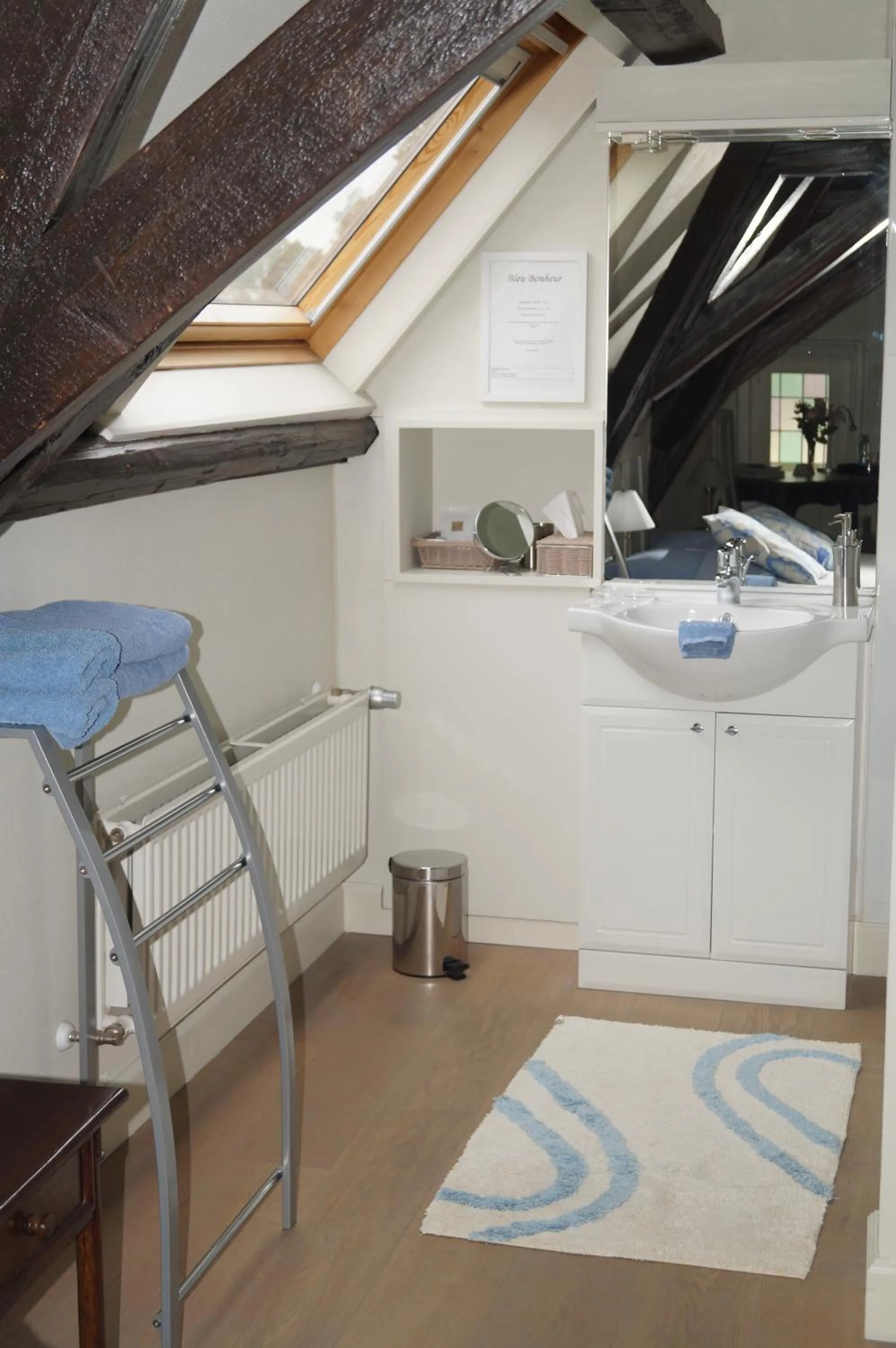 Bathroom, Bed in B&B Next Door