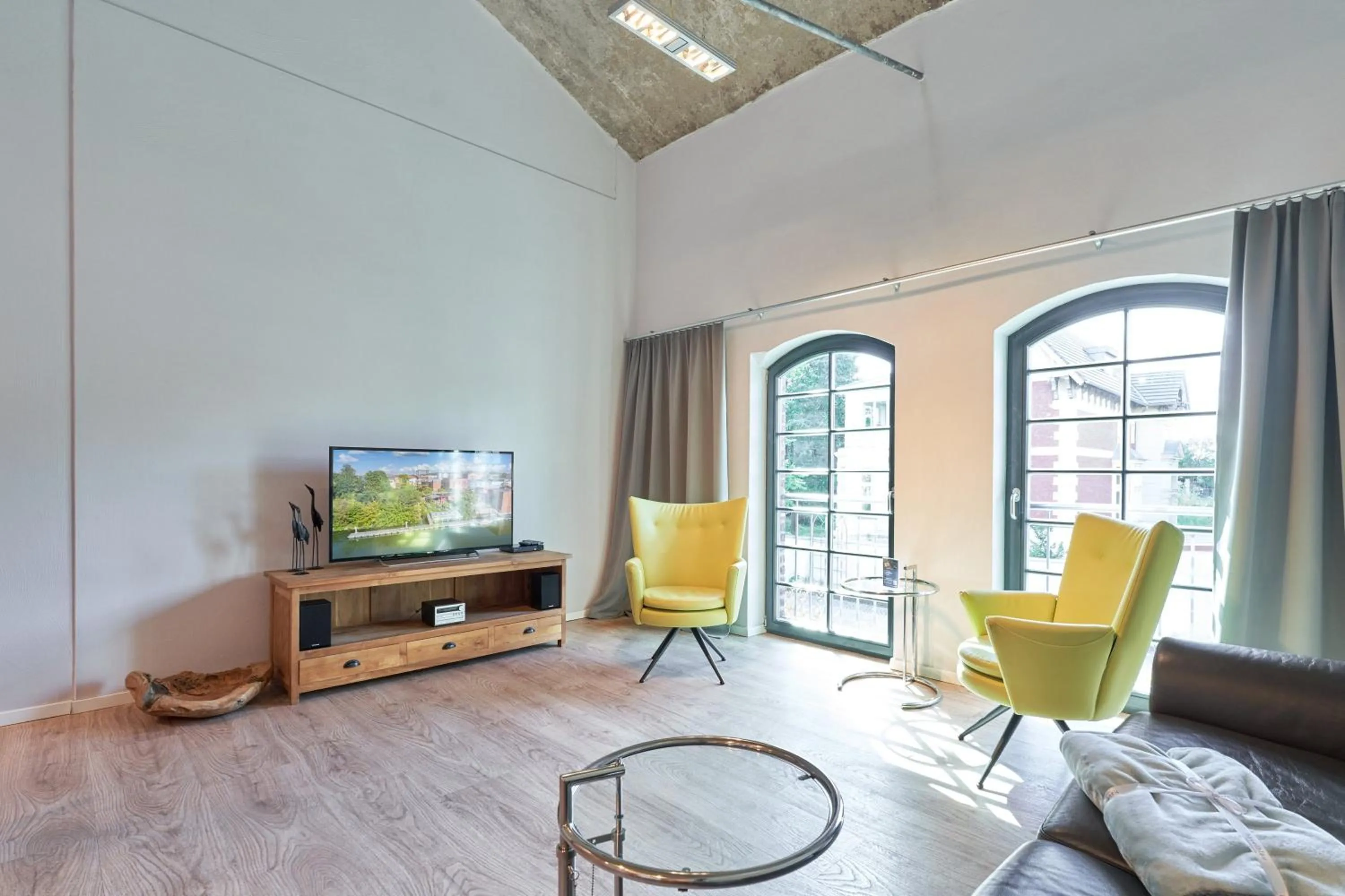 One-Bedroom Maisonette - 8 in havelblau Ferienlofts - Stilvoll wohnen unmittelbar an der Havel - zentral - Küche - WLAN - Wallbox - Kajaks und Fahrräder vor Ort