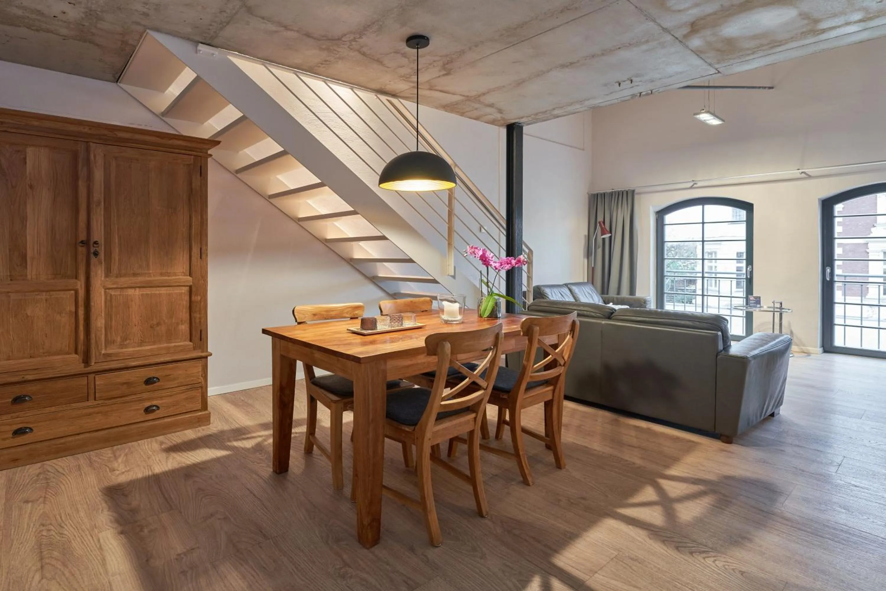 Two-Bedroom Maisonette - 10 in havelblau Ferienlofts - Stilvoll wohnen unmittelbar an der Havel - zentral - Küche - WLAN - Wallbox - Kajaks und Fahrräder vor Ort