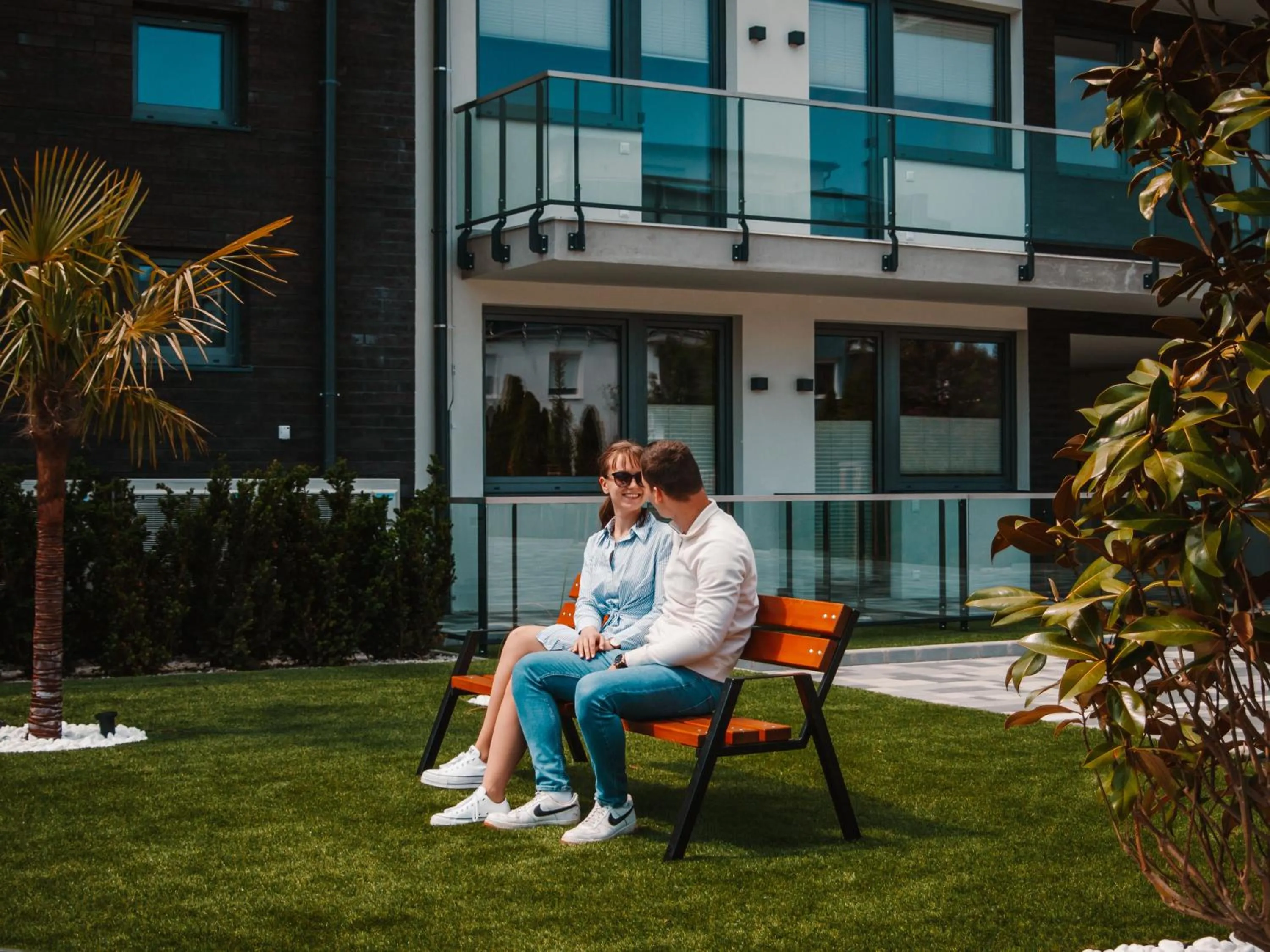 People in Onyx Luxury