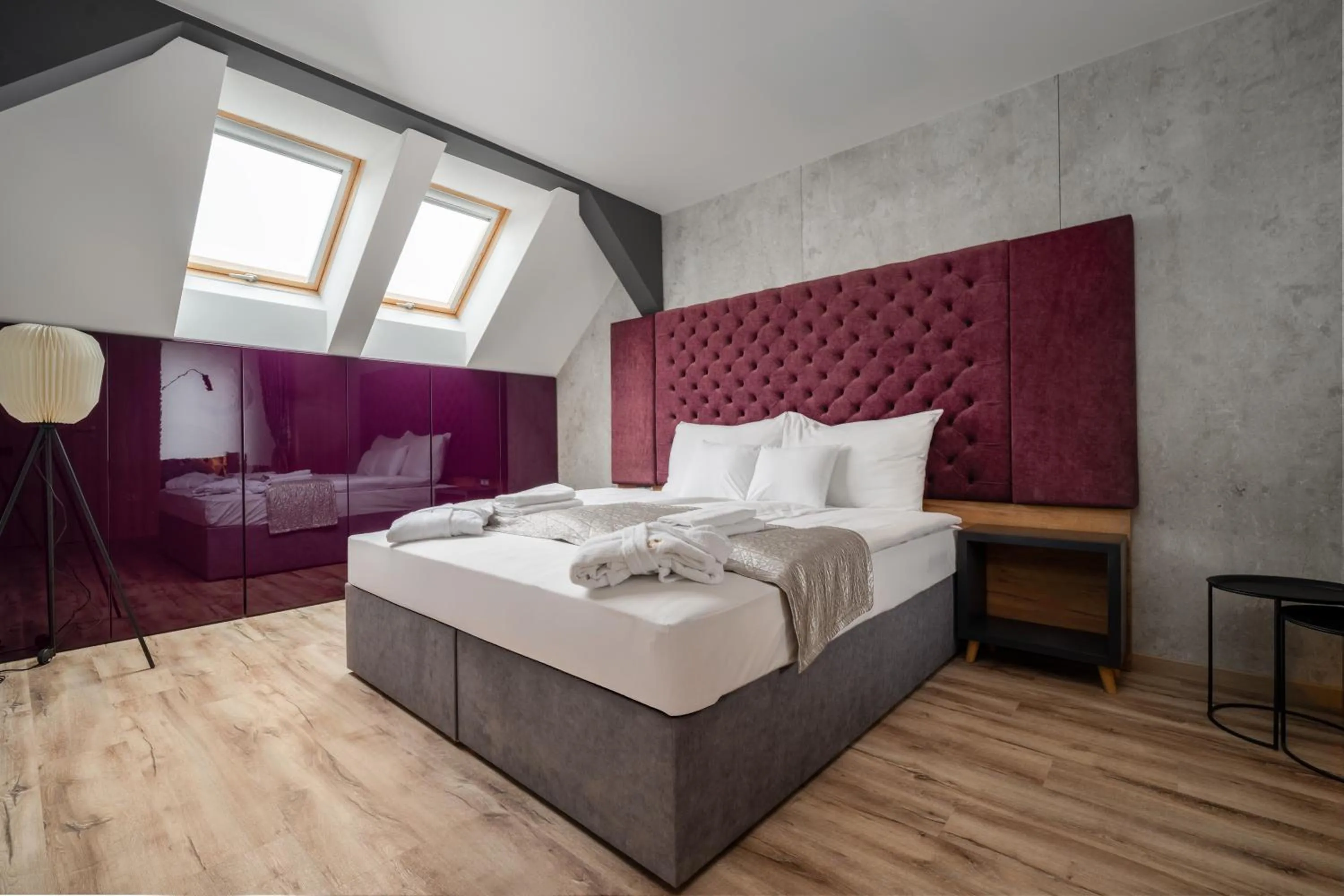 Bedroom, Bed in Onyx Luxury