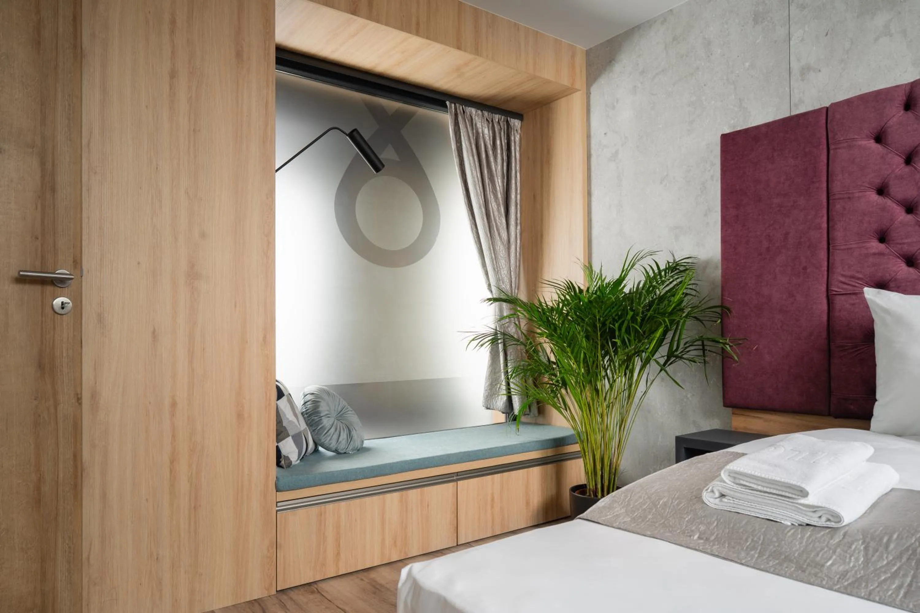 Bedroom, Bed in Onyx Luxury